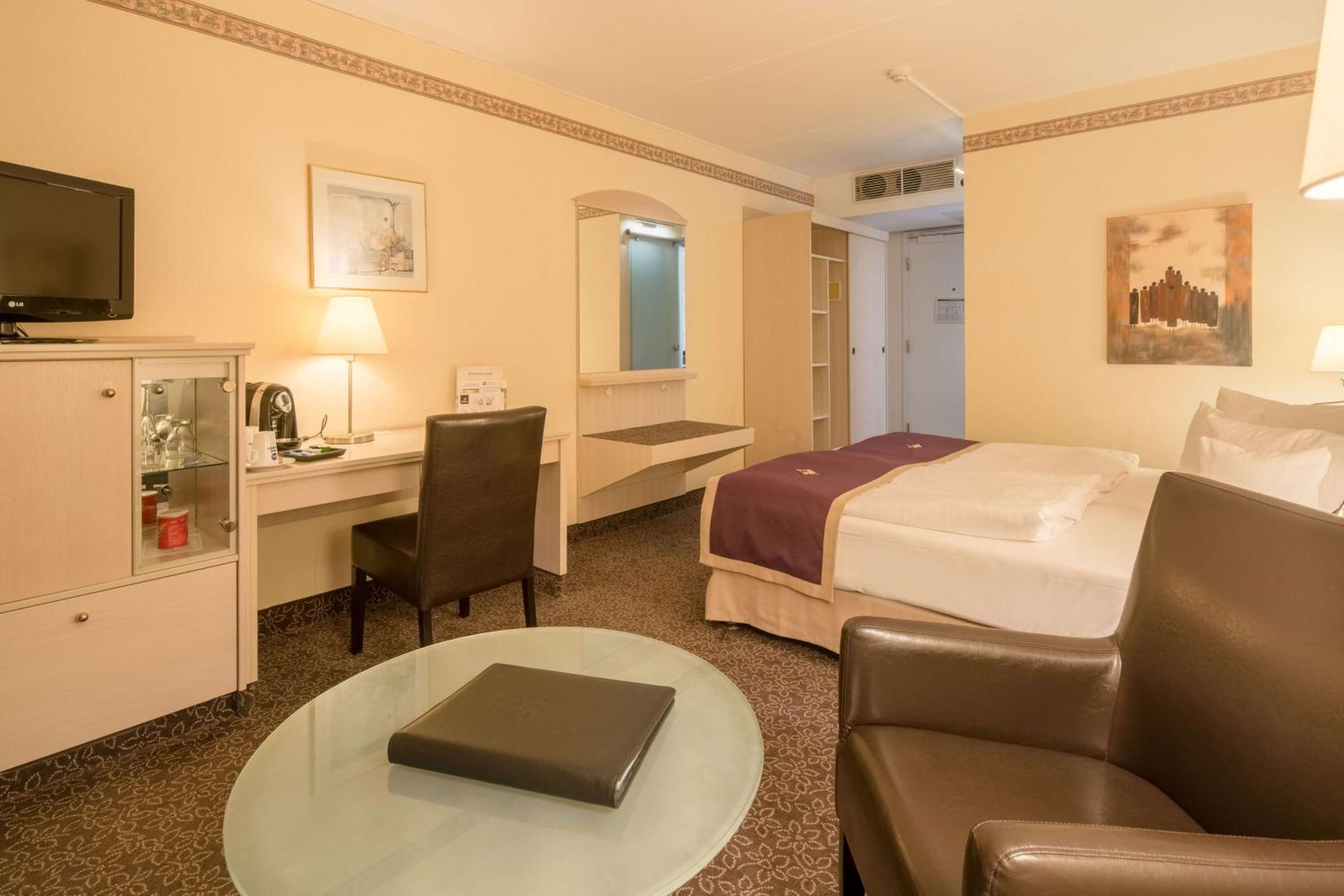 Comfort Double Room with two single beds