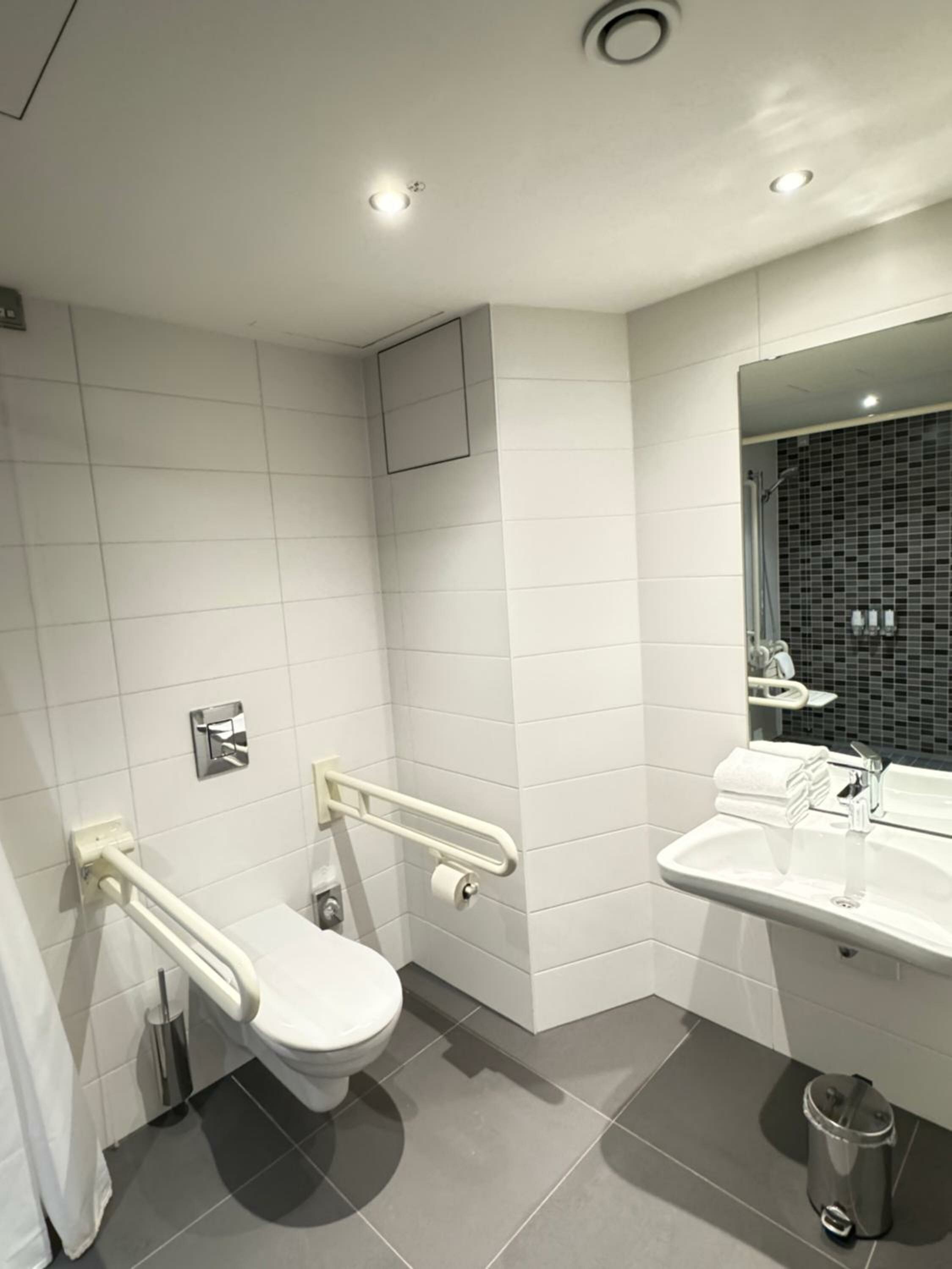 Queen Room - Mobility Access