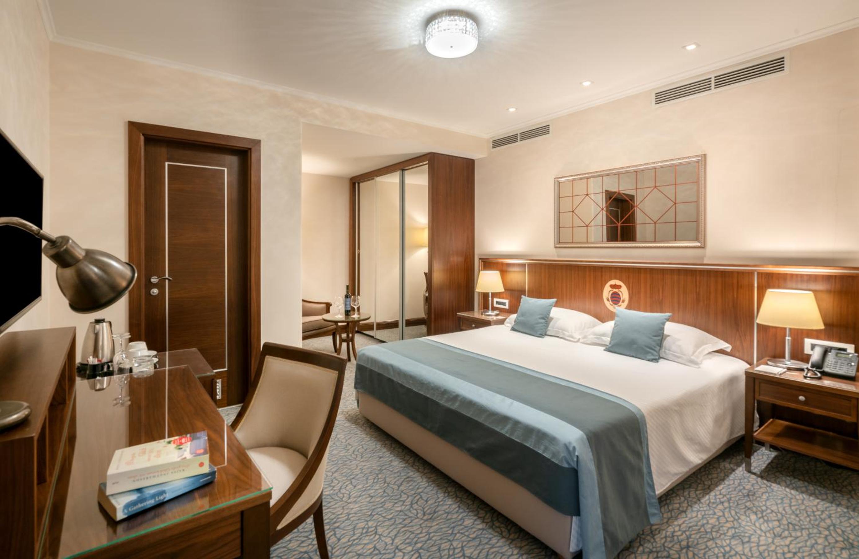 Classic Interconnecting Rooms with Balcony