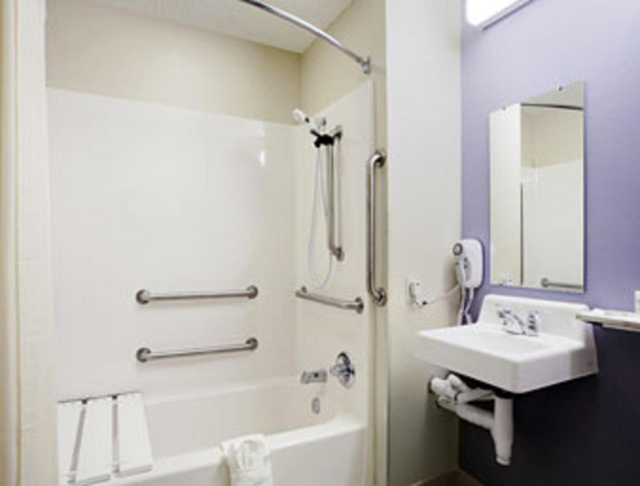 Queen Room - Mobility Access/Non-Smoking