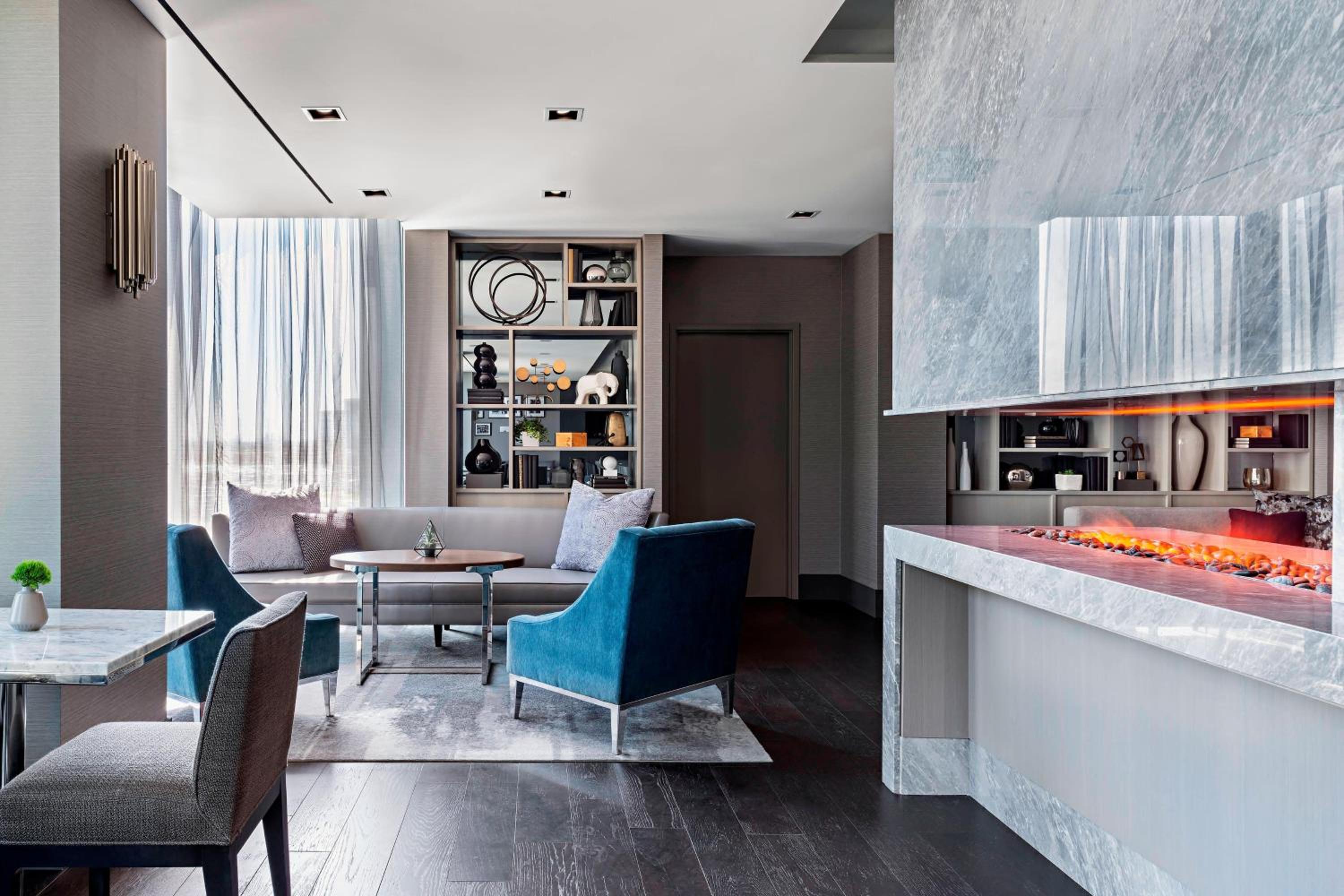 Club King Guest Room with Lounge Access