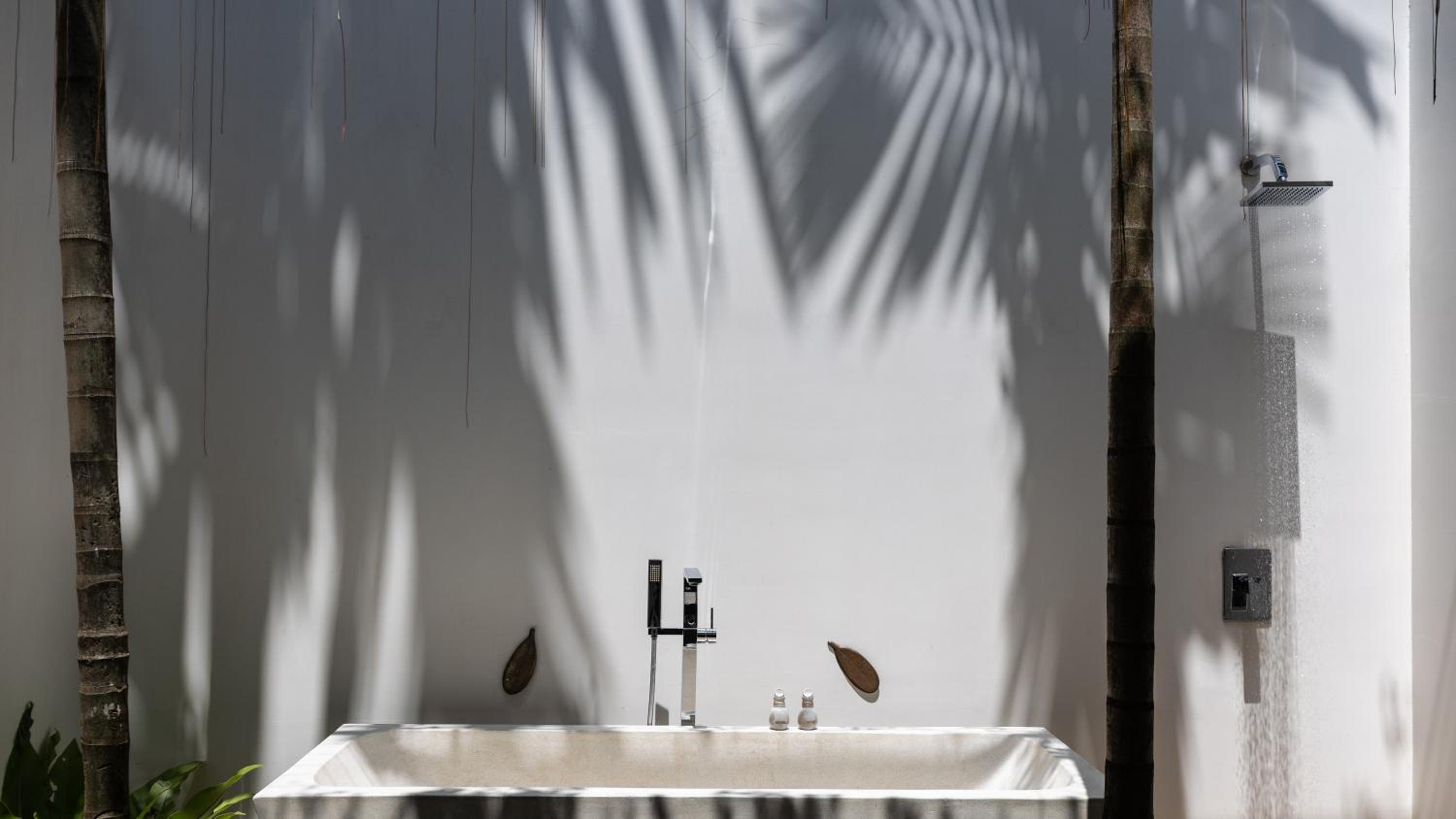 Junior Suite Outdoor Bathtub