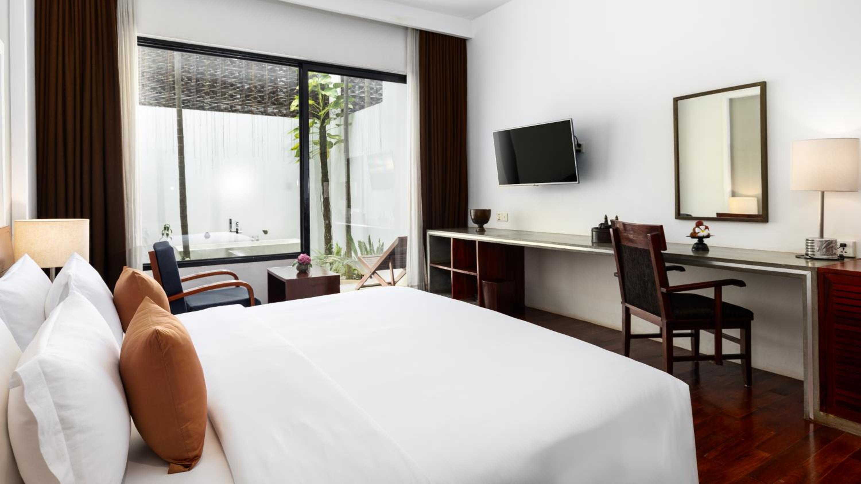 Junior Suite Outdoor Bathtub