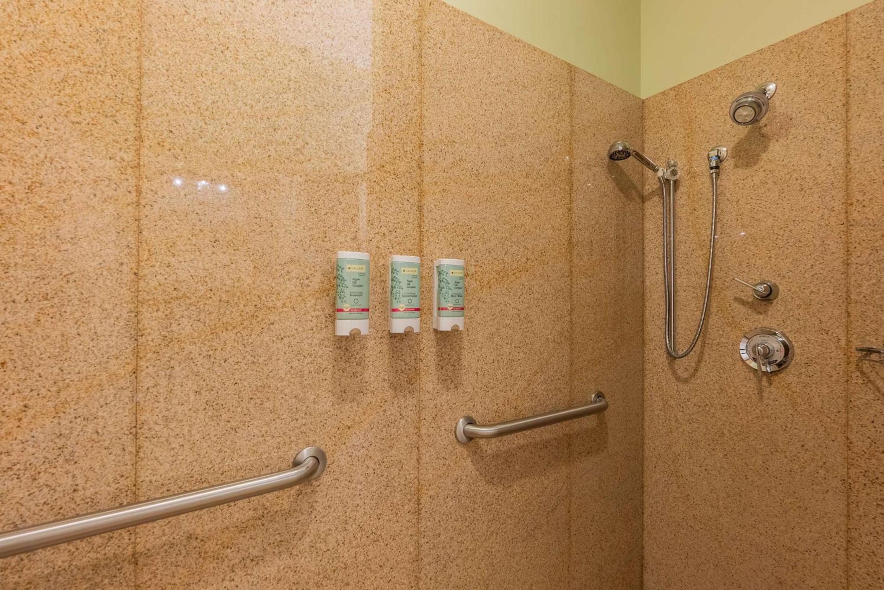 King Suite with Spa Bath and Fireplace - Lincoln Theme/Non-Smoking