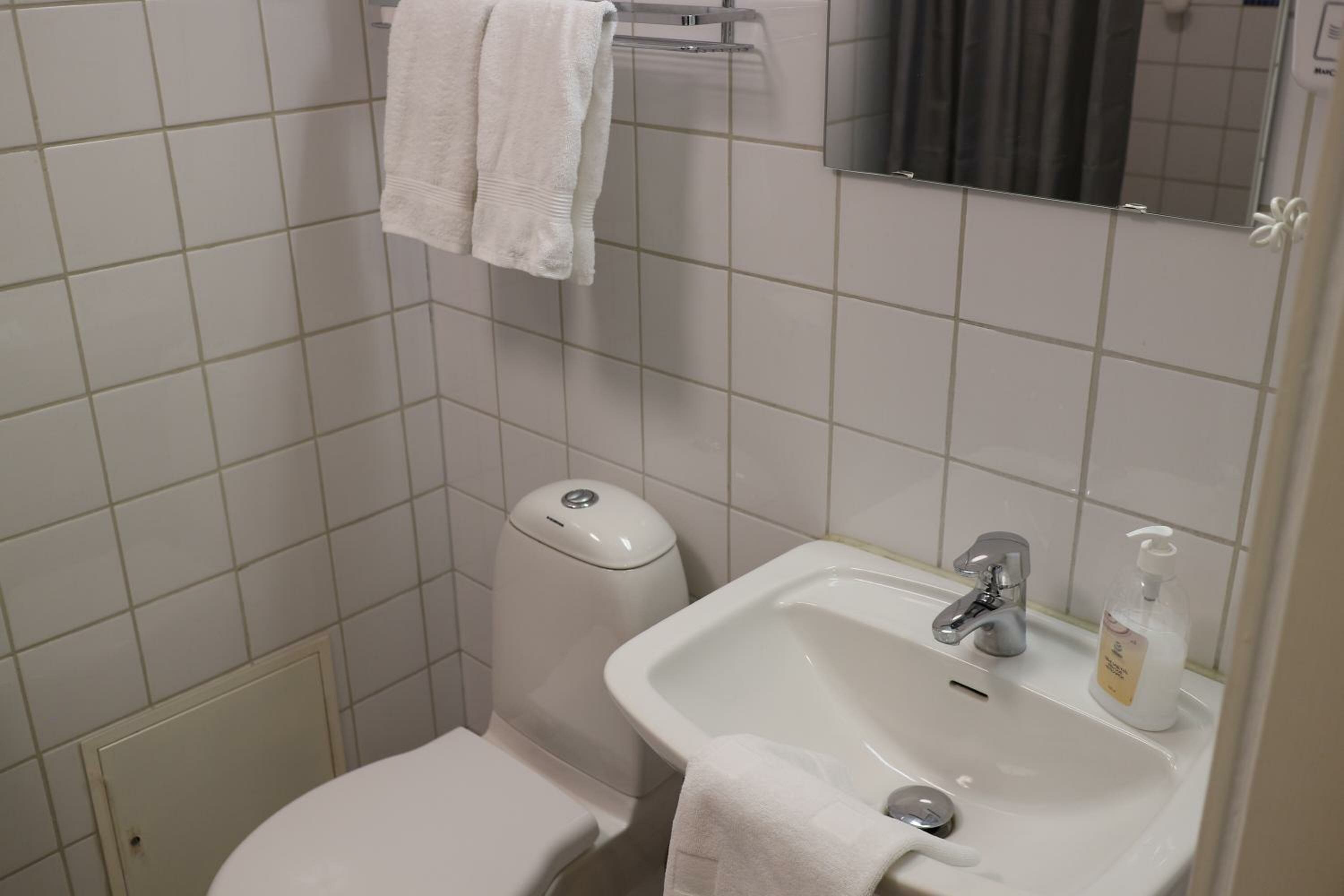 Family Room (2 Adults + 2 Children)