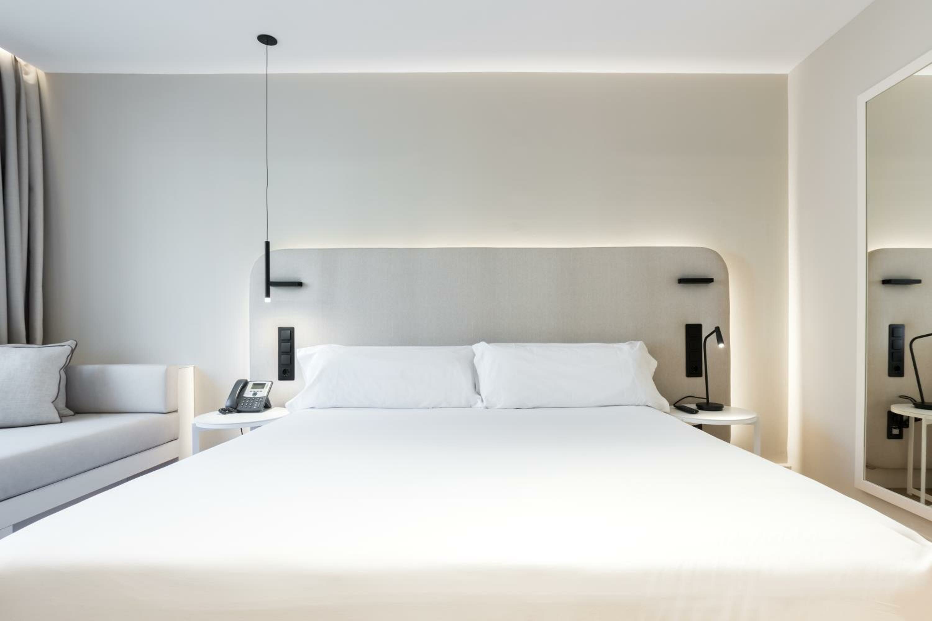 Design Room with Ramblas view