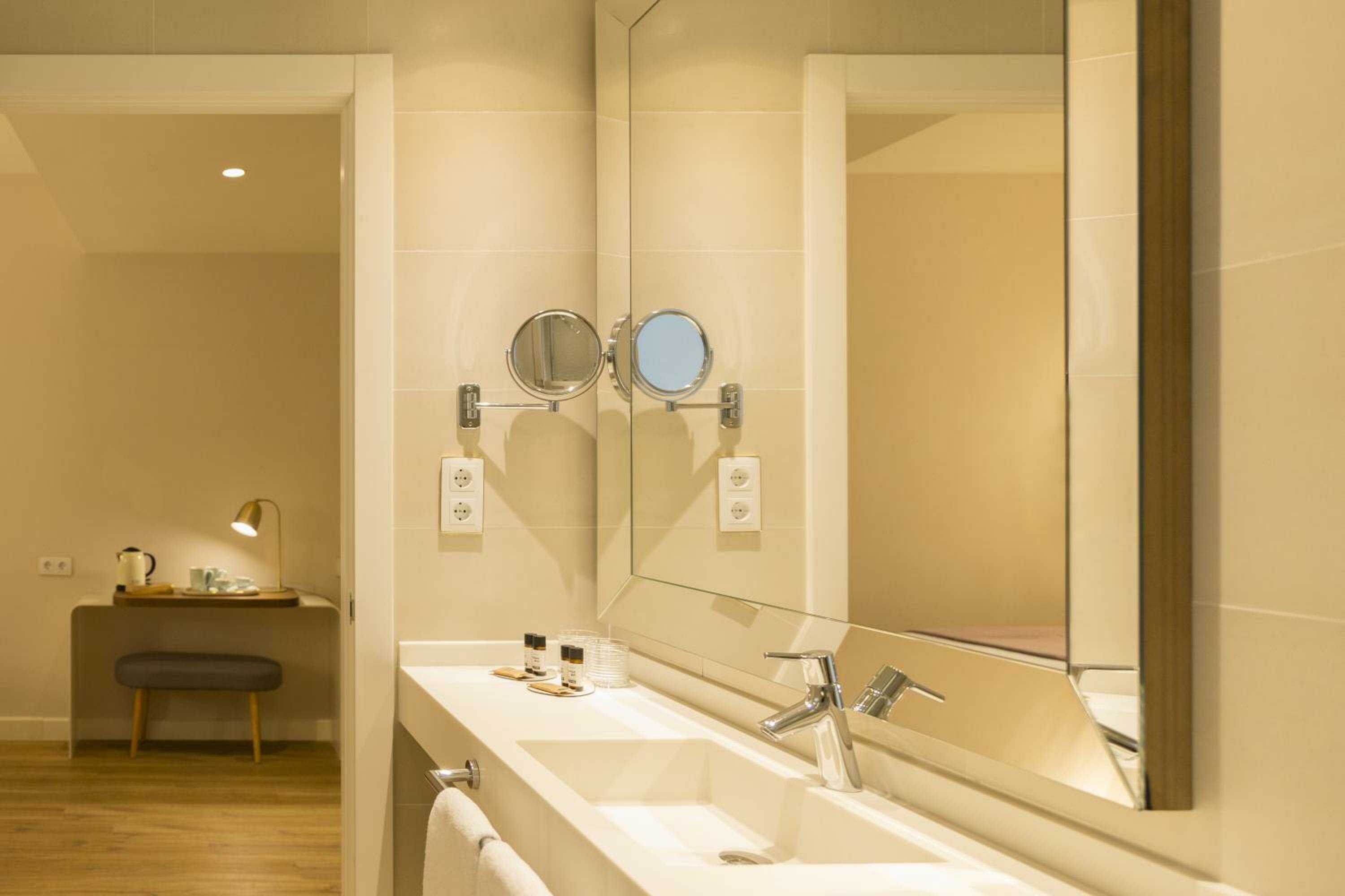 Double or Twin Room (1-2 Adults)