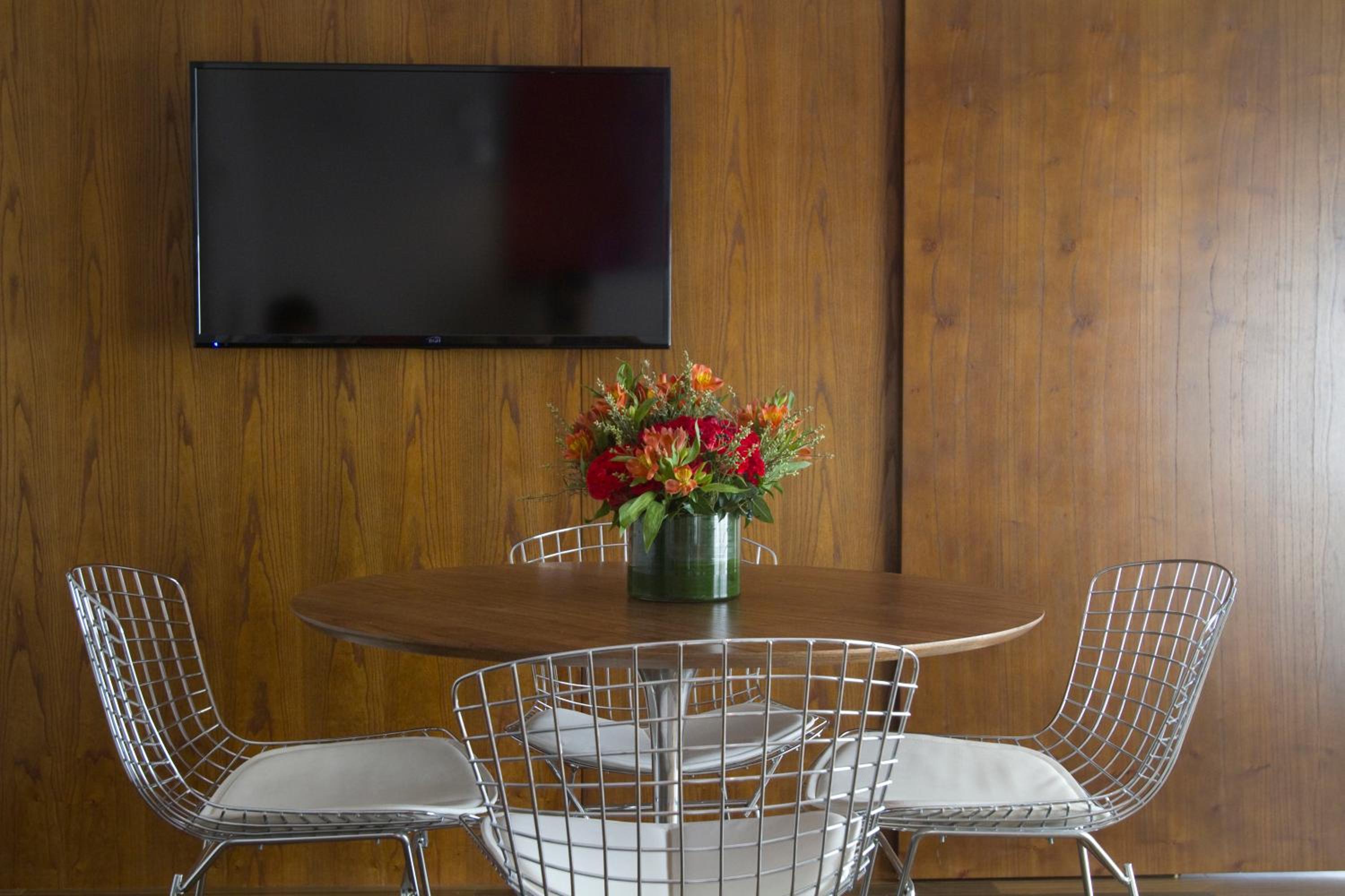 Deluxe One-Bedroom Suite