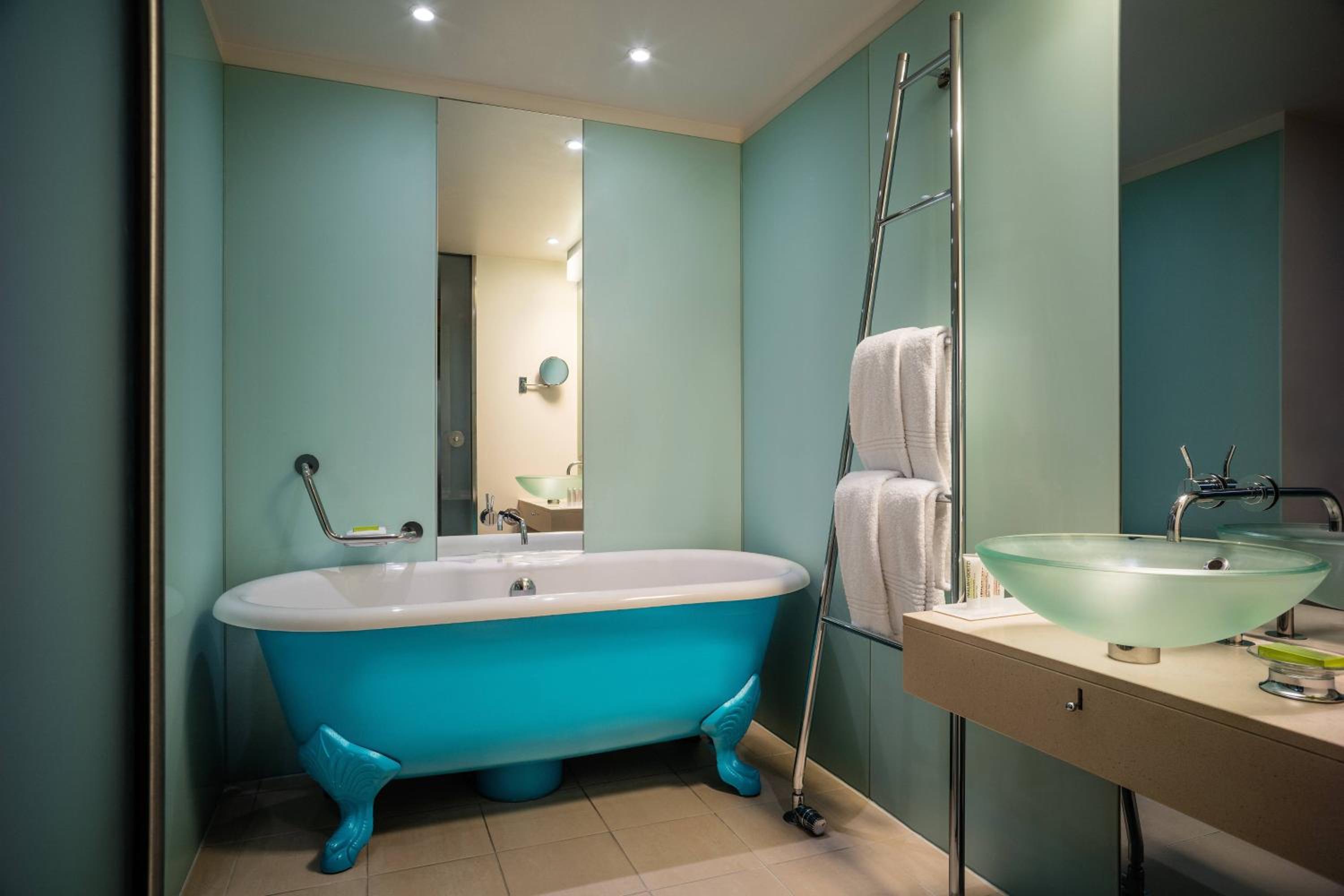 Deluxe Room, partial Alster view