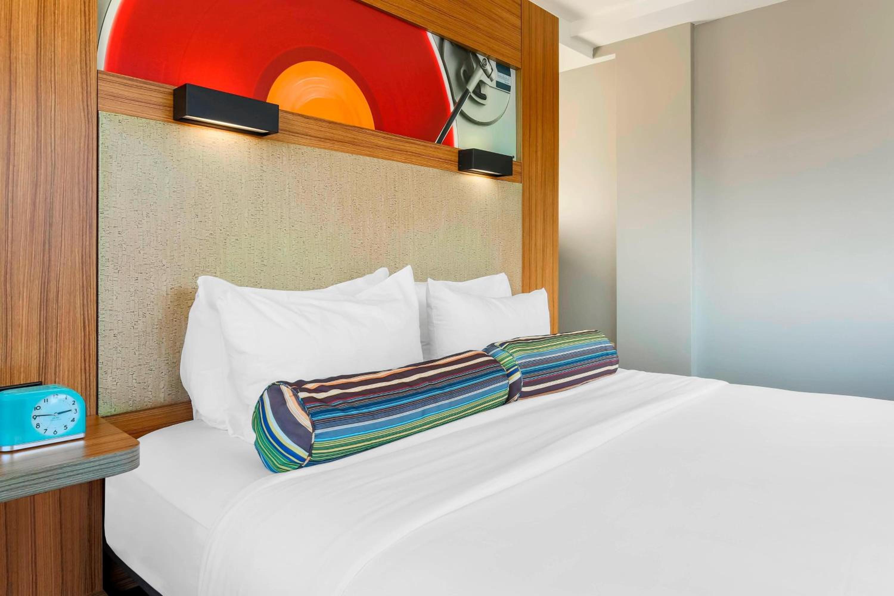 Aloft, Guest room, 1 King