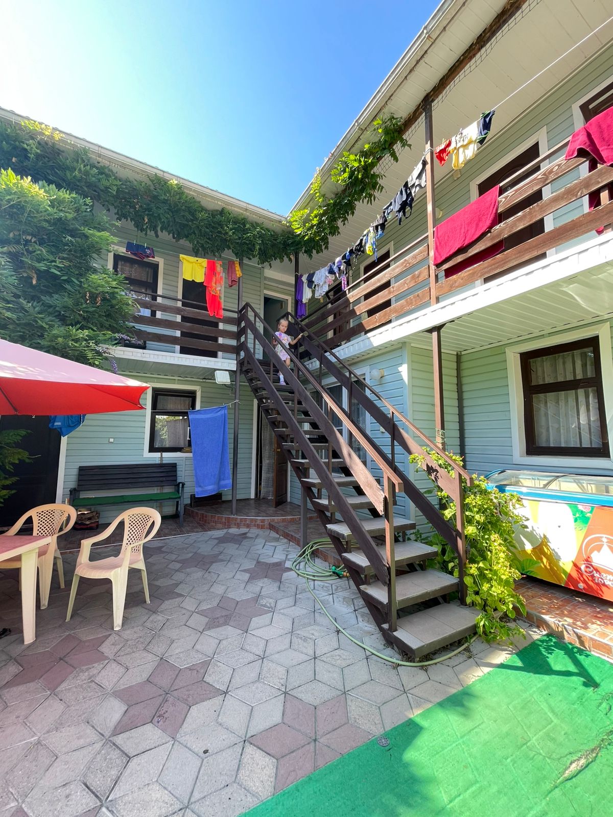 Трехместный номер с видом на горы