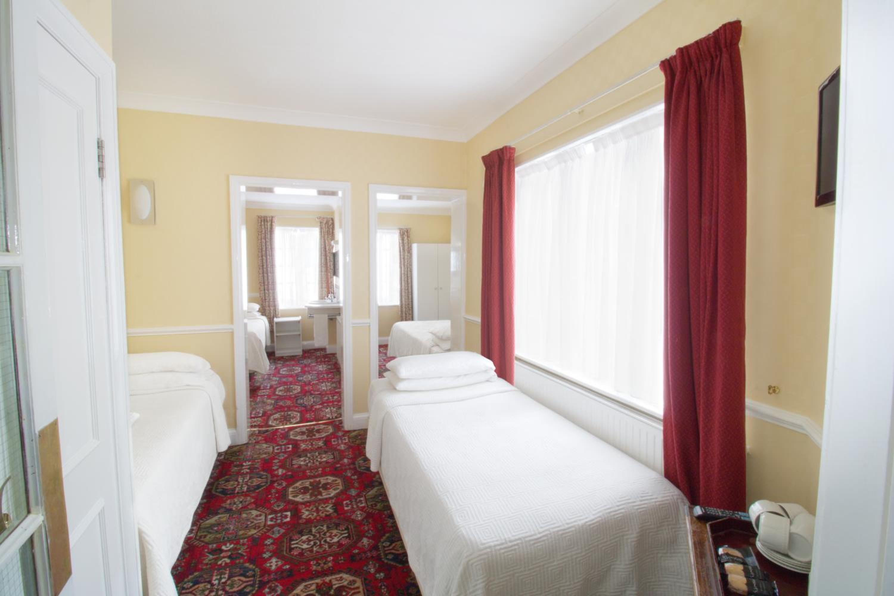 Family Room (5 Adults)