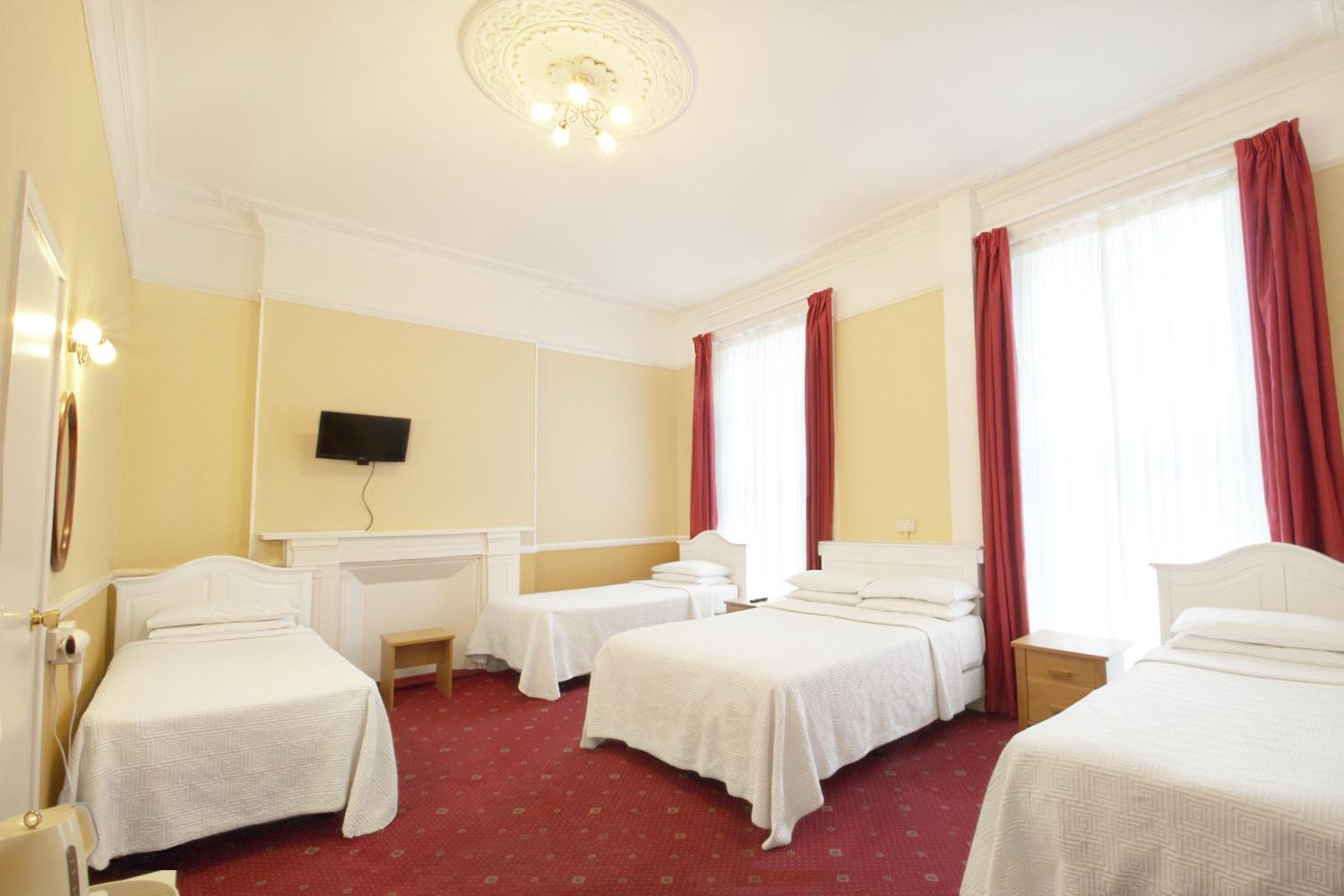 Family Room (5 Adults)