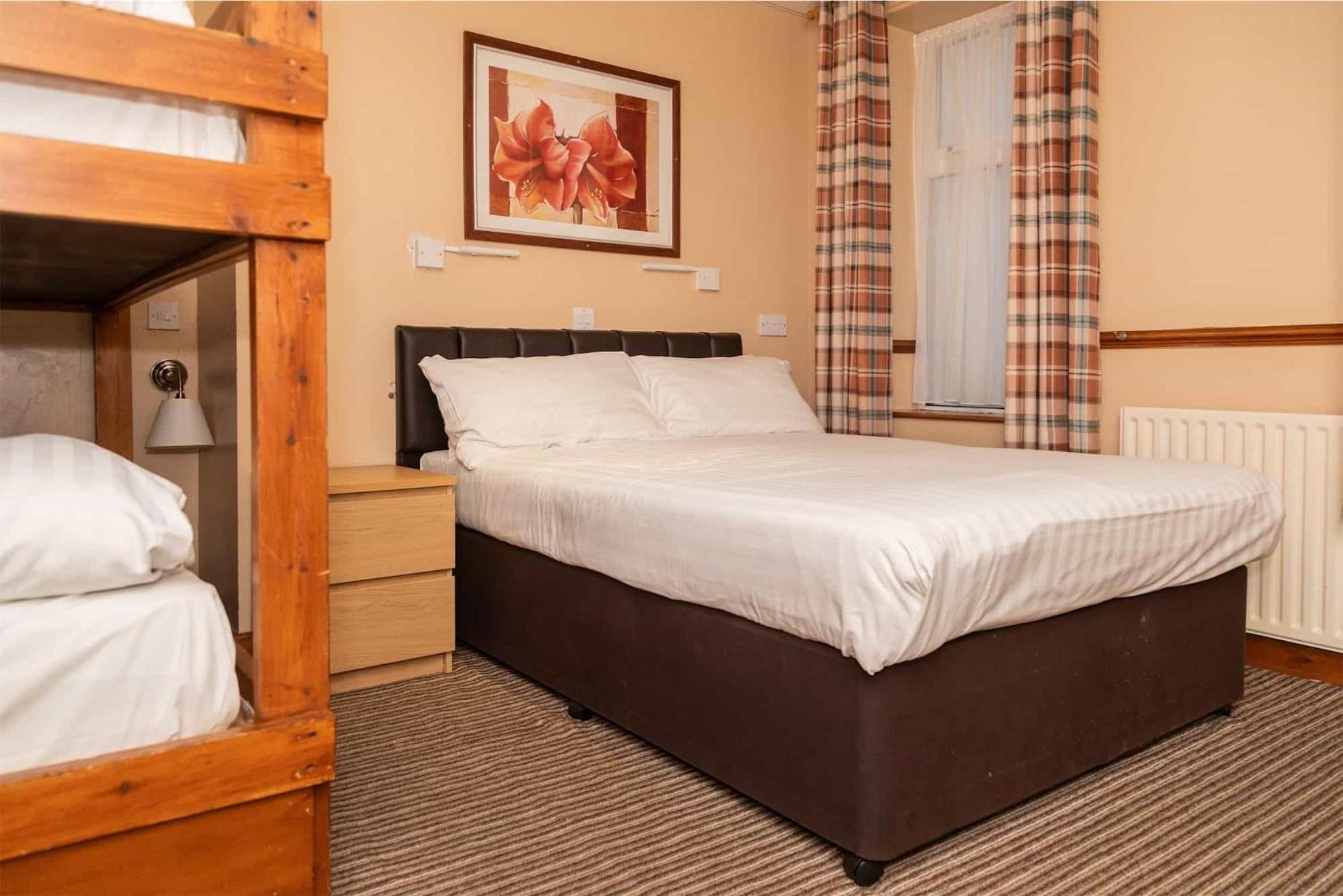 Family Room (Sleeps 4)