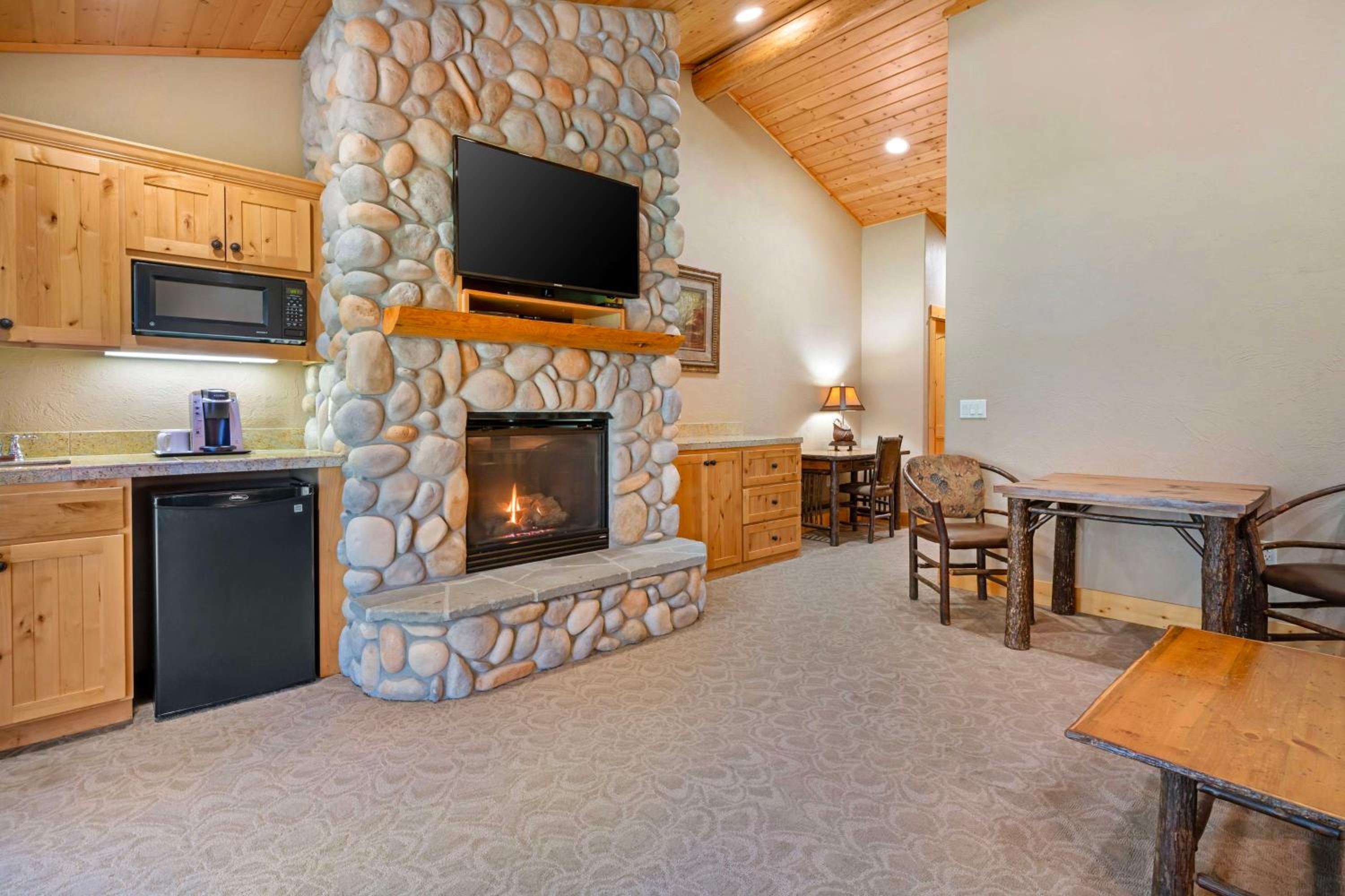 King Suite with Sofa Bed and Jetted Tub