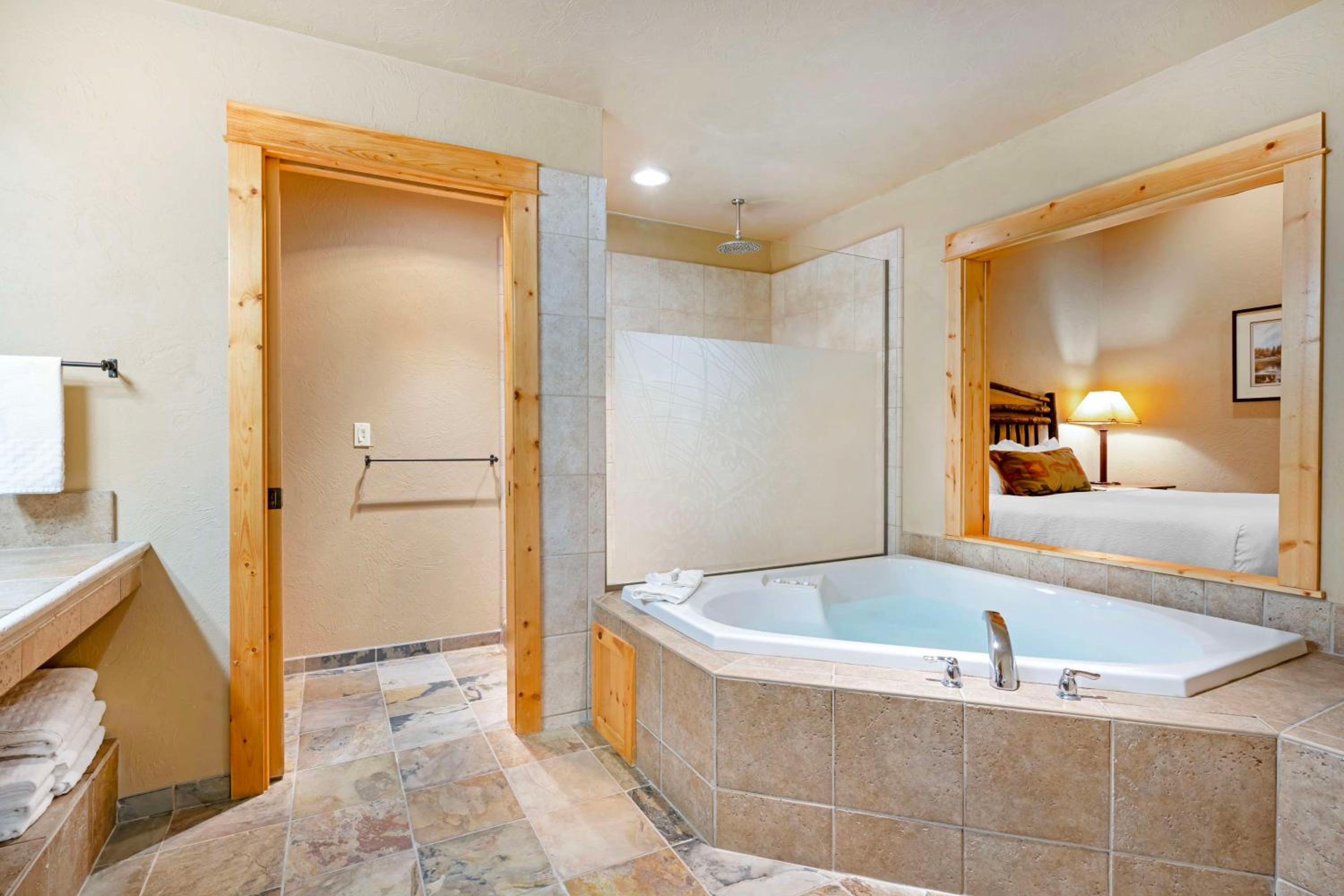 King Suite with Sofa Bed and Jetted Tub