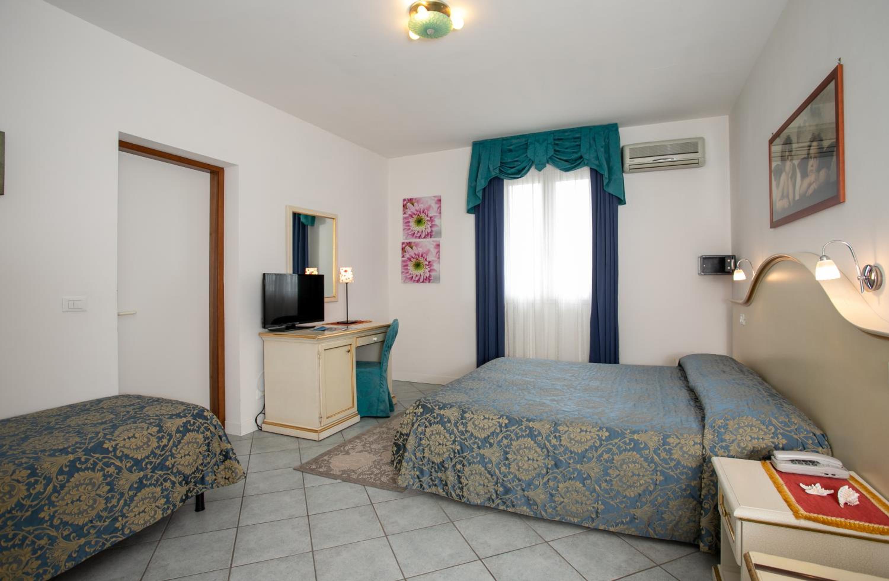 Triple Room with Balcony