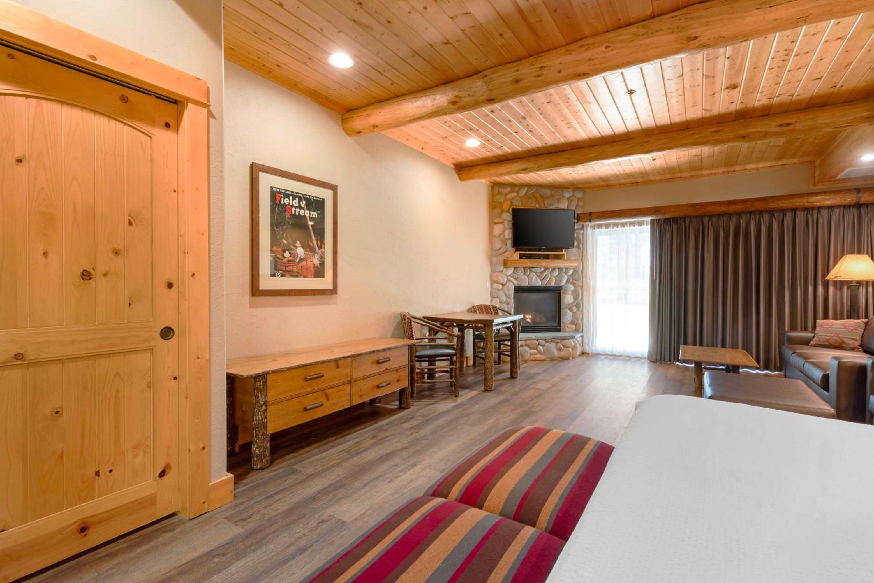 King Suite with Roll-In Shower and Sofa Bed - Disability Access/Non-Smoking