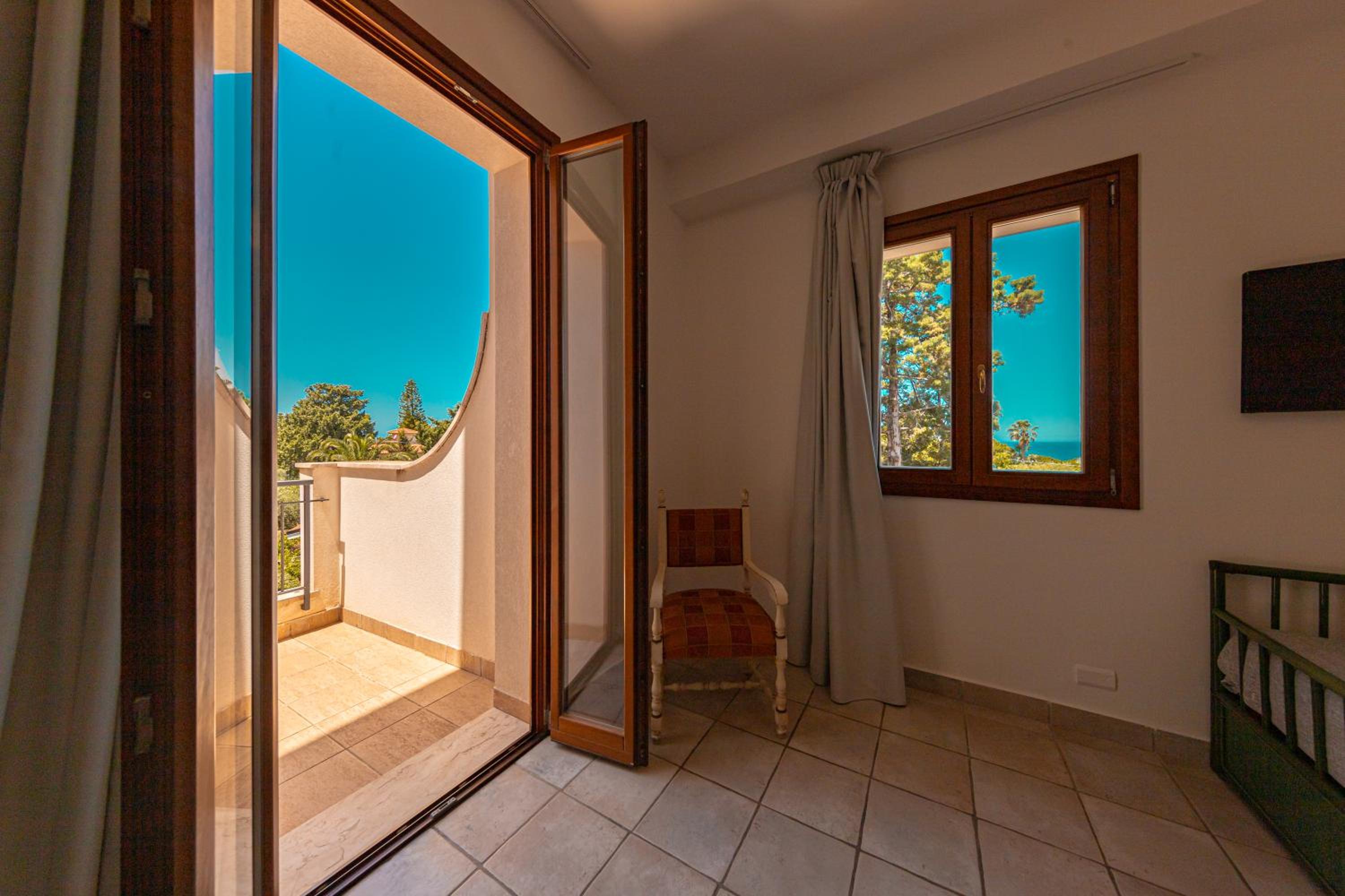 Triple Room with Garden View