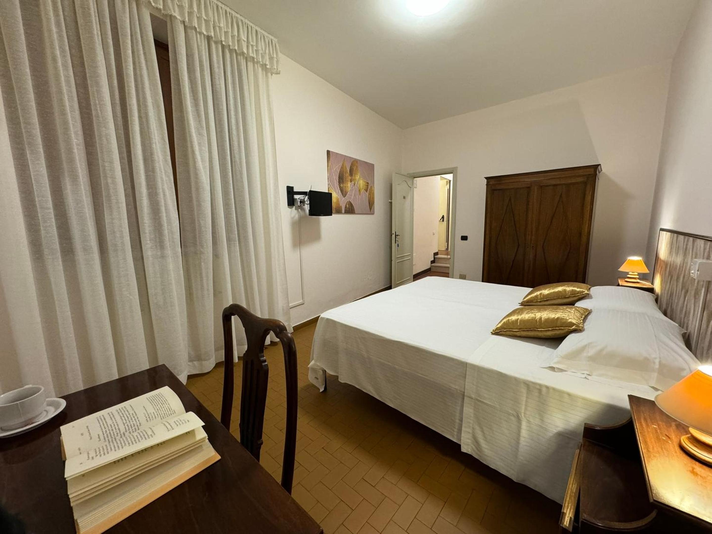 Large Double or Twin Room