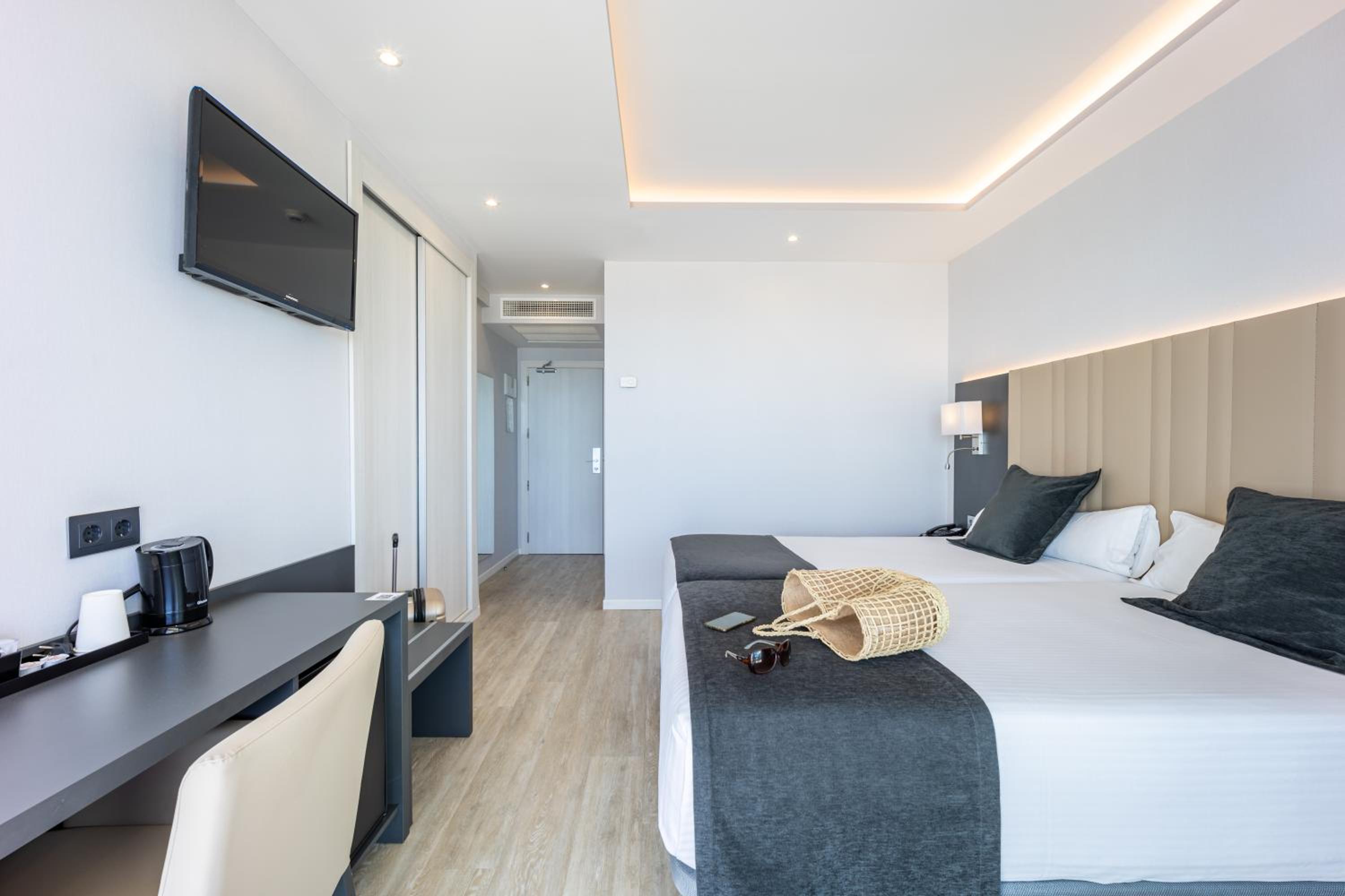 Premium Double or Twin Room with Front Sea View (1 Adult + 1 Child)