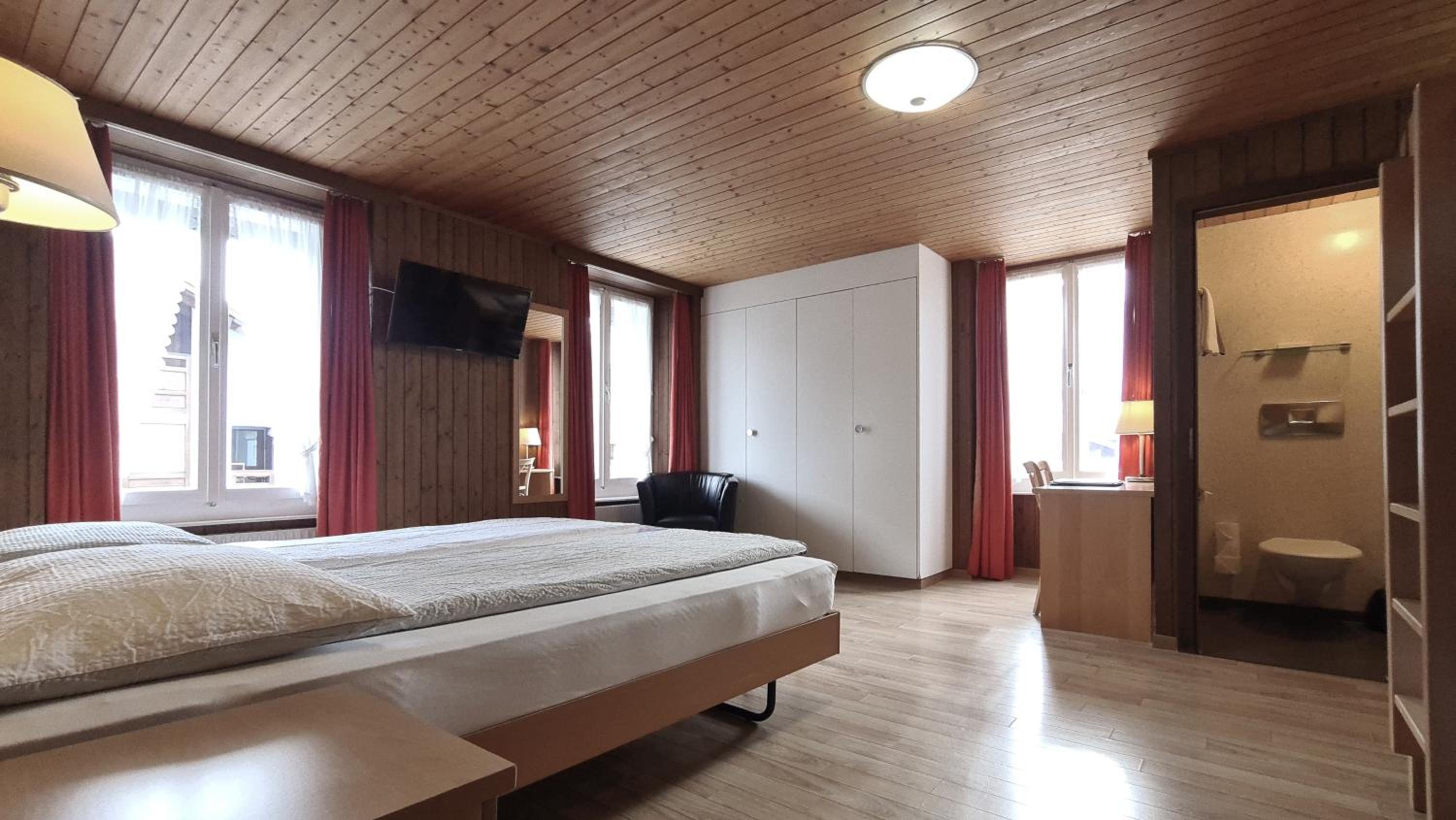 Family Room (2 Adults + 2 Children)