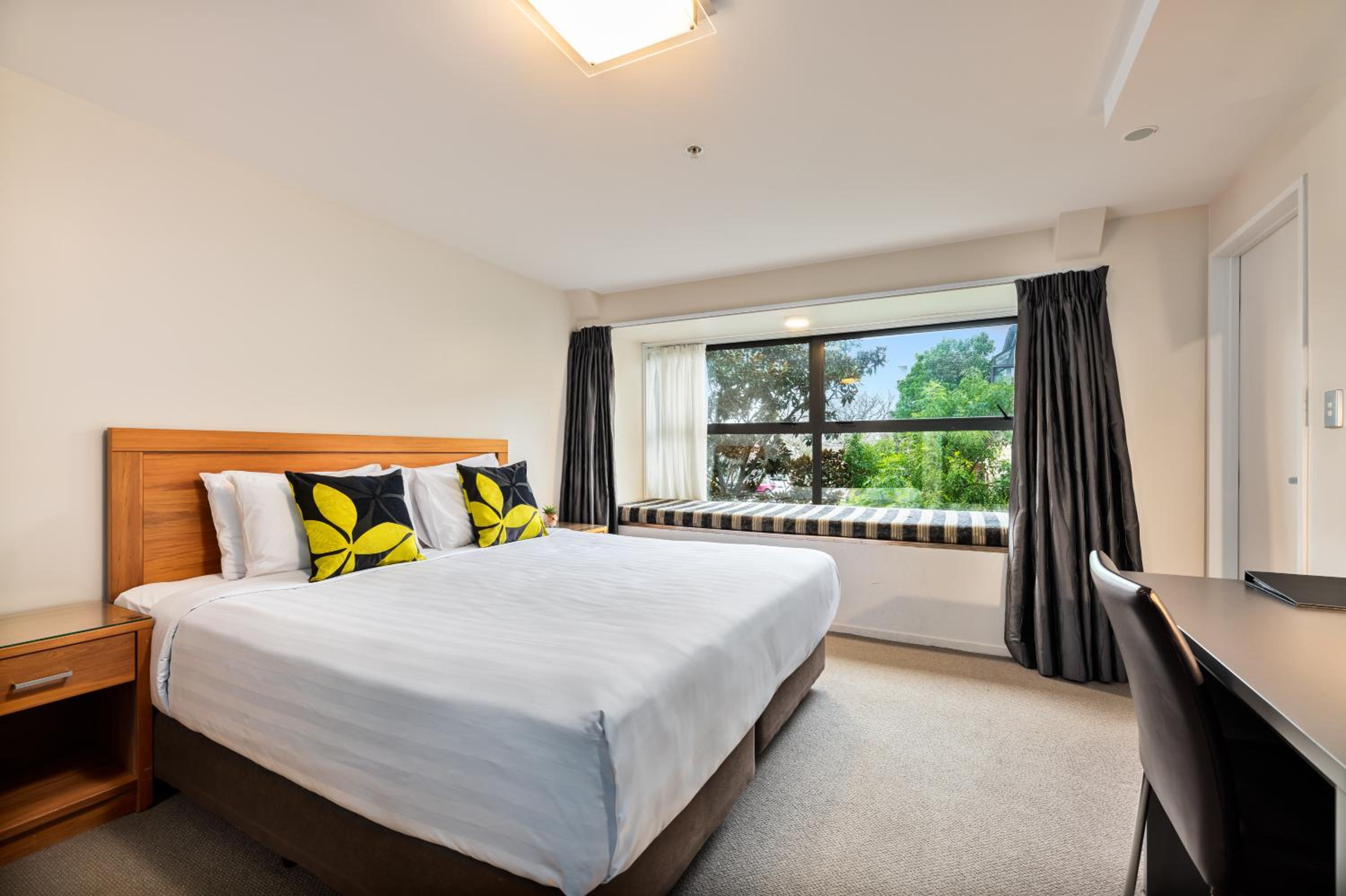 One-Bedroom Suite with Kitchen