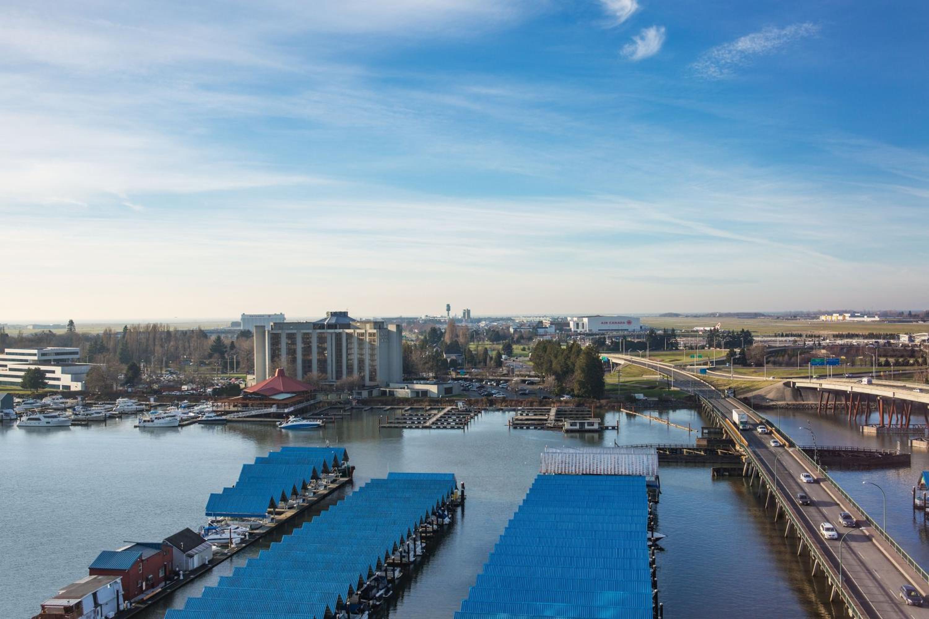 One-Bedroom Corner King Suite