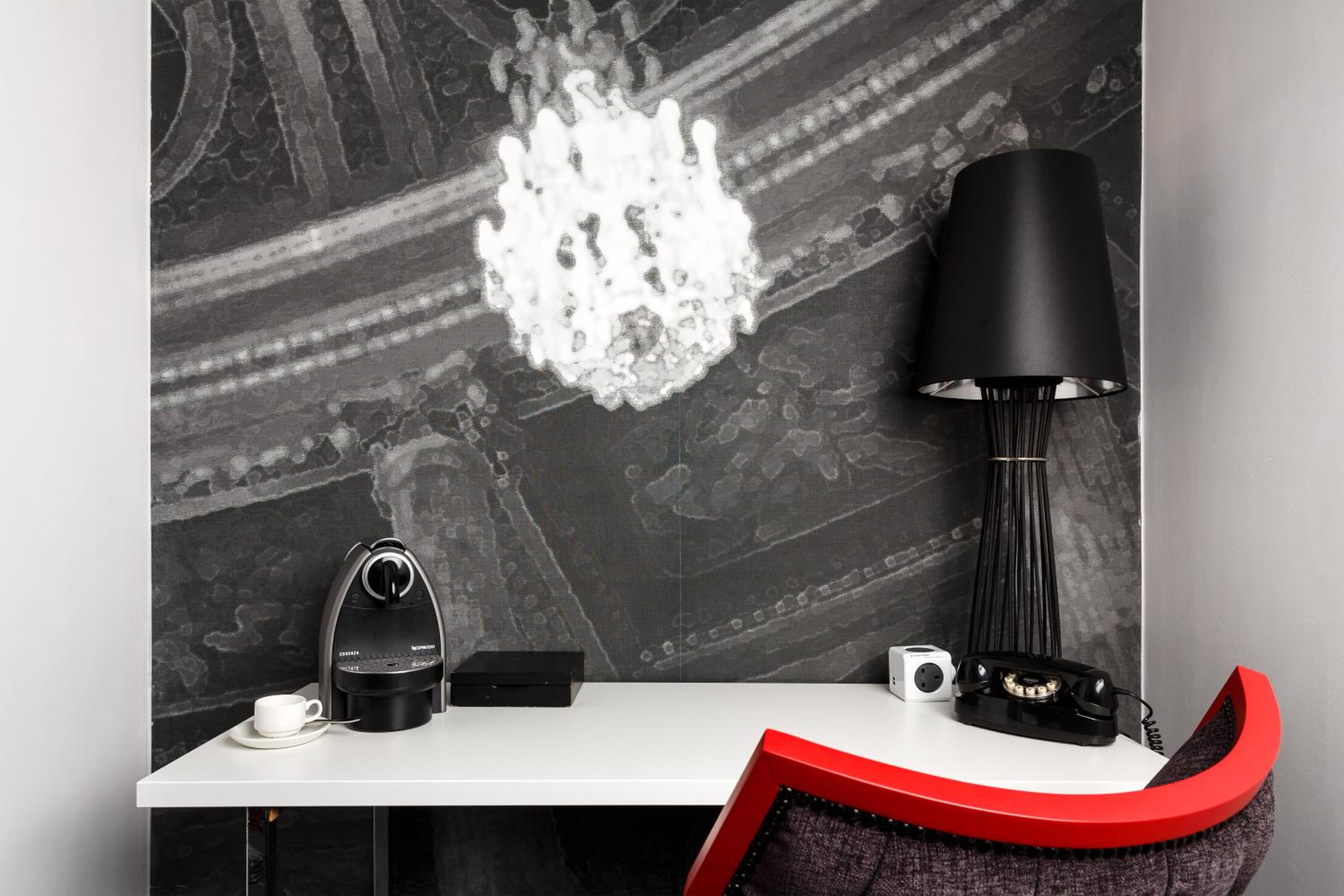 Superior Suite with 1 queensize bed and sofa