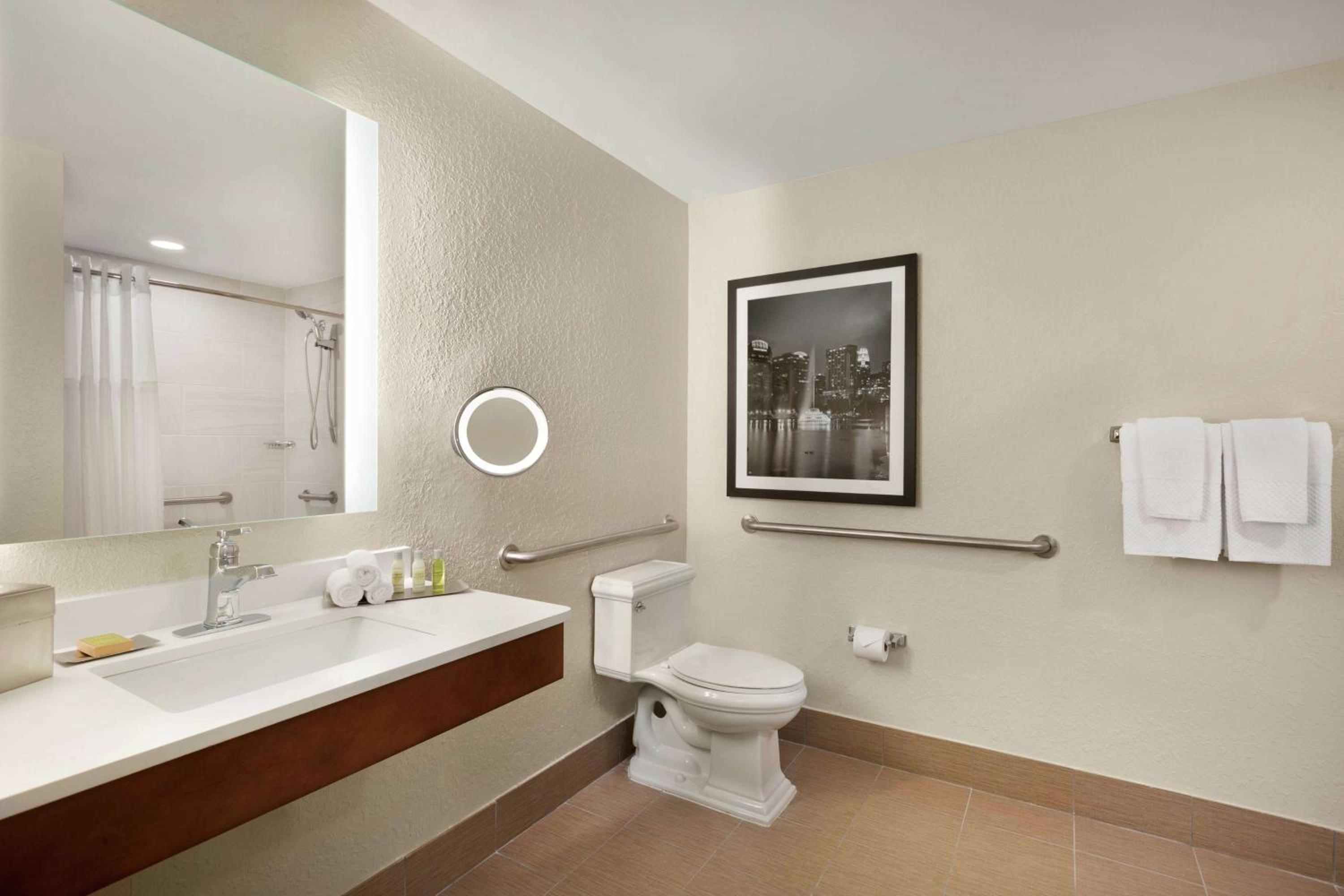 King Room with Bath Tub - Disability Access