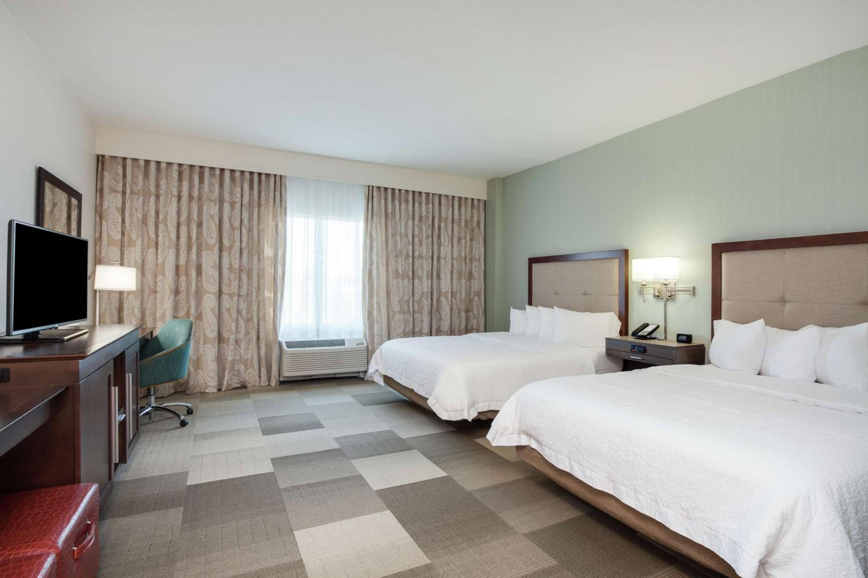 Queen Room with Two Queen Beds - Hearing Access/Non-Smoking