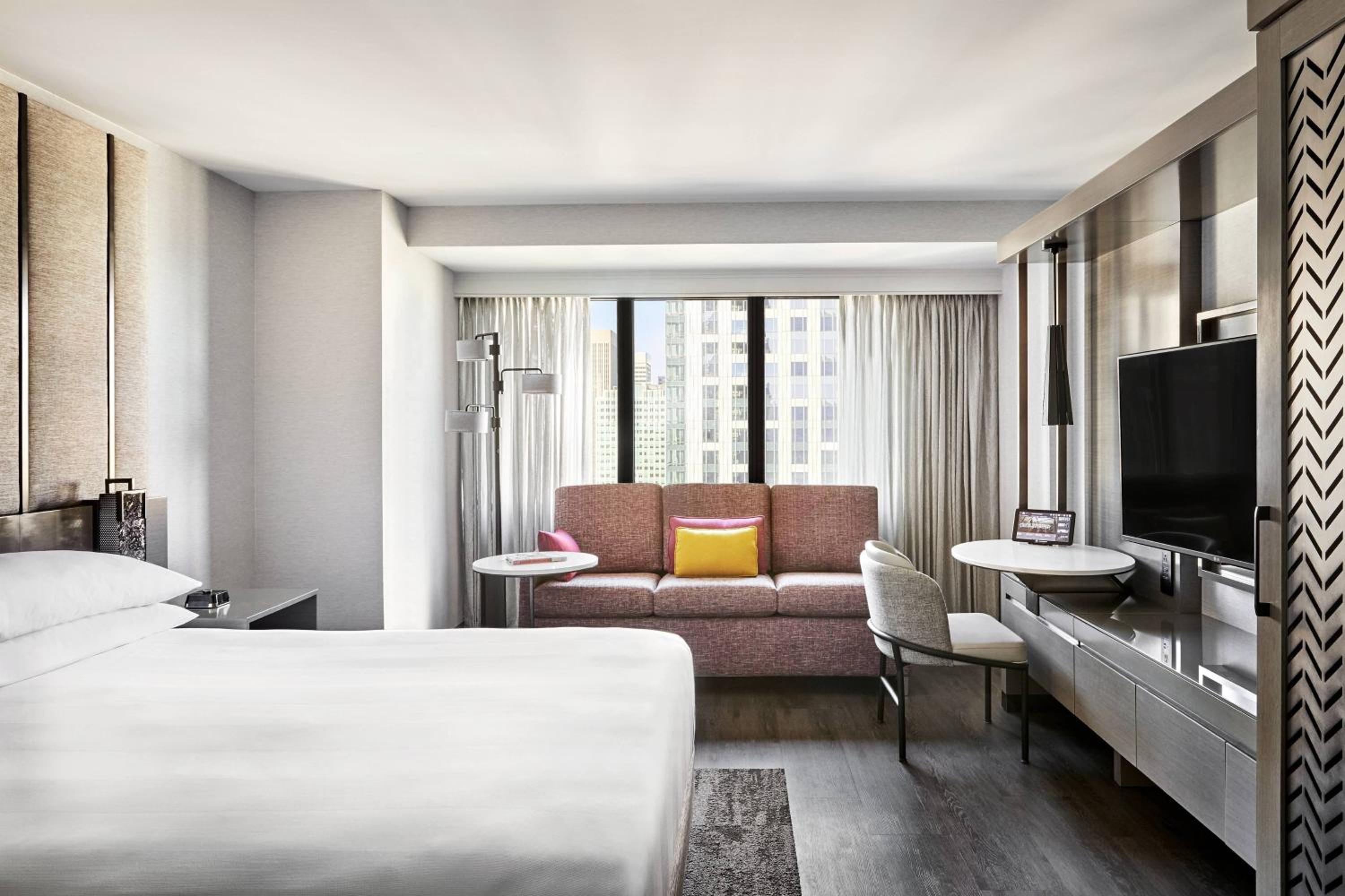 King Room with City View and Adapted Tub - Mobility and Hearing Accessible