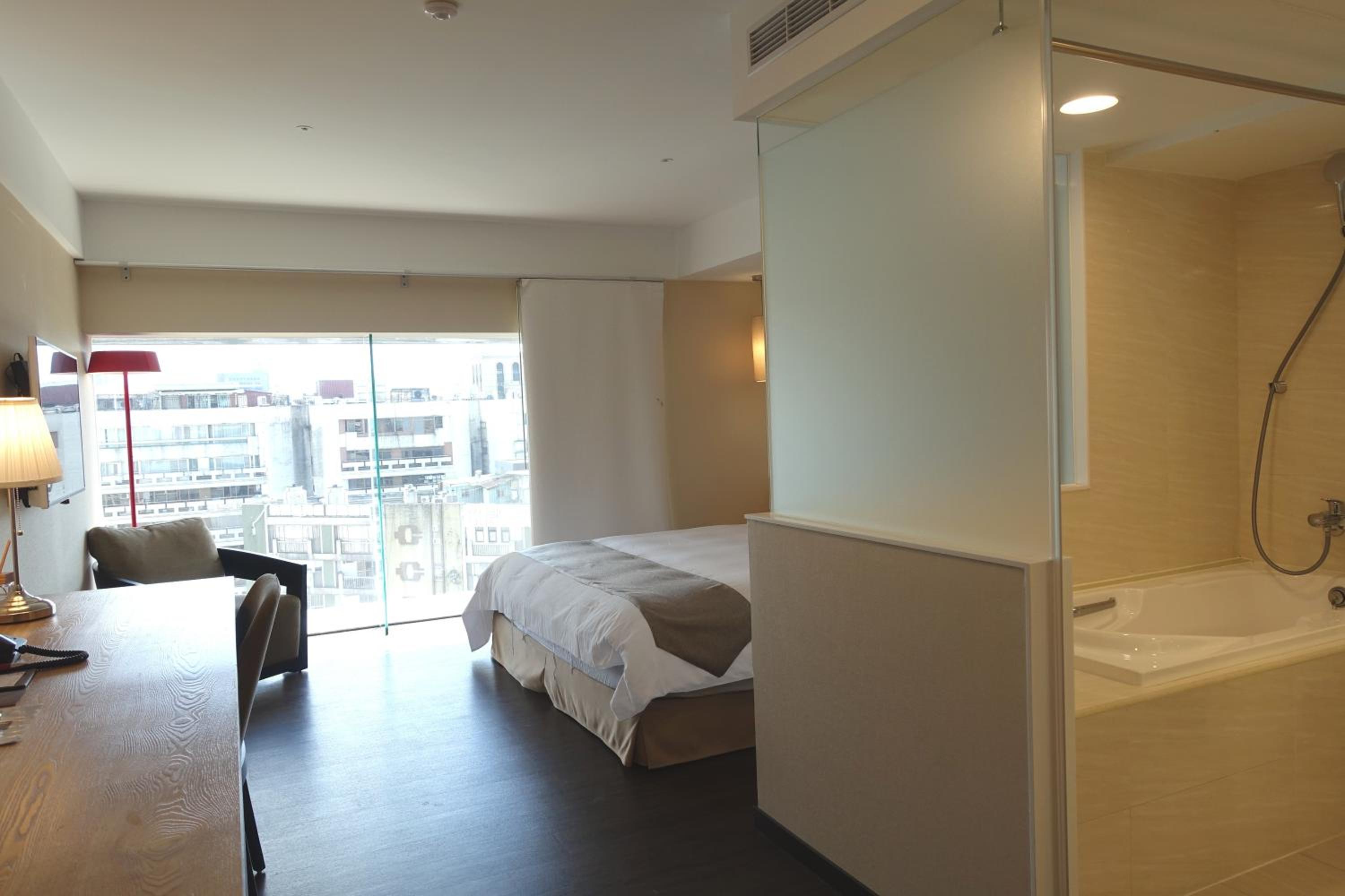 Deluxe Double Room with Taipei 101 View