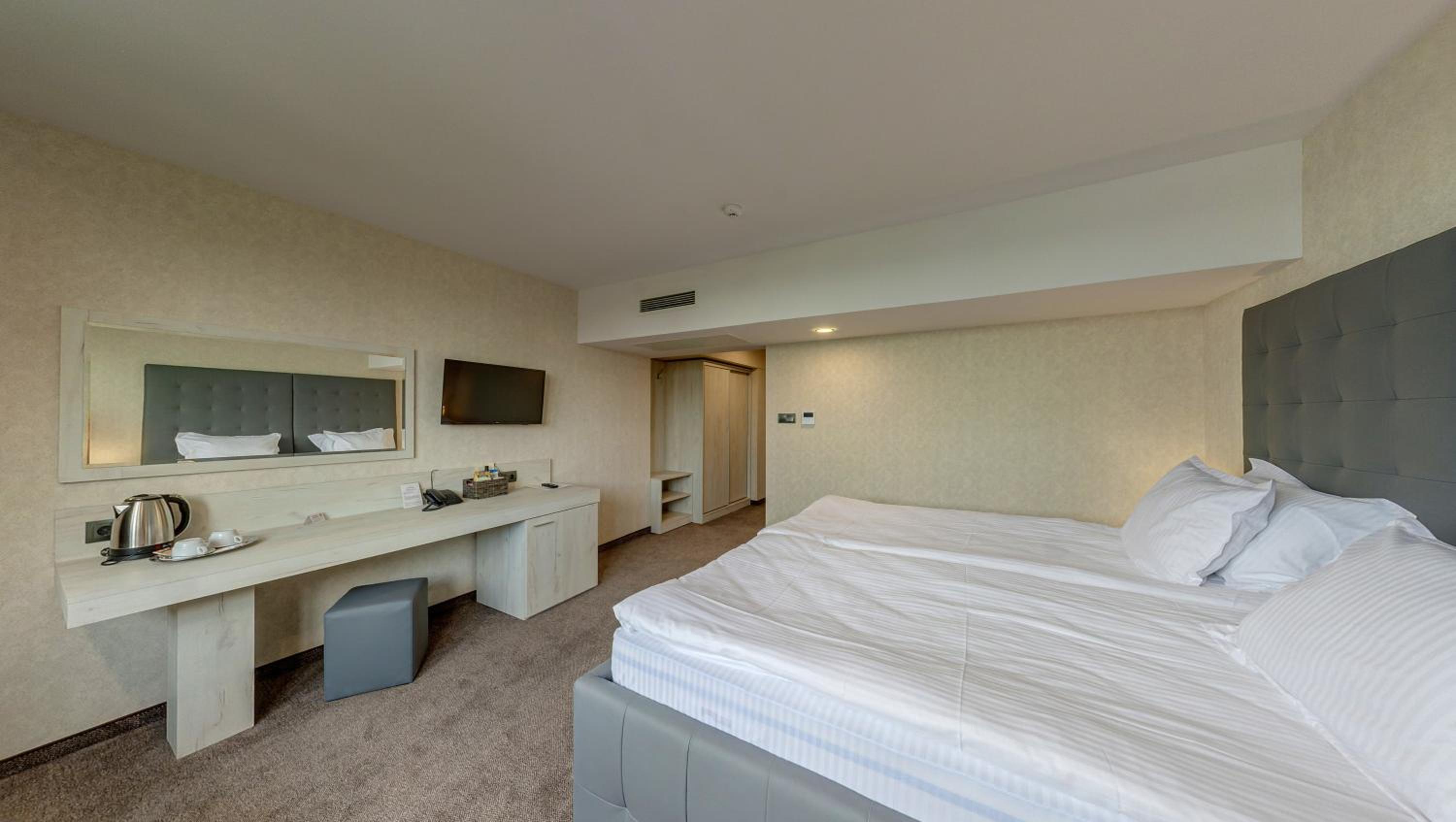Deluxe Double or Twin Room with River View and Free Parking
