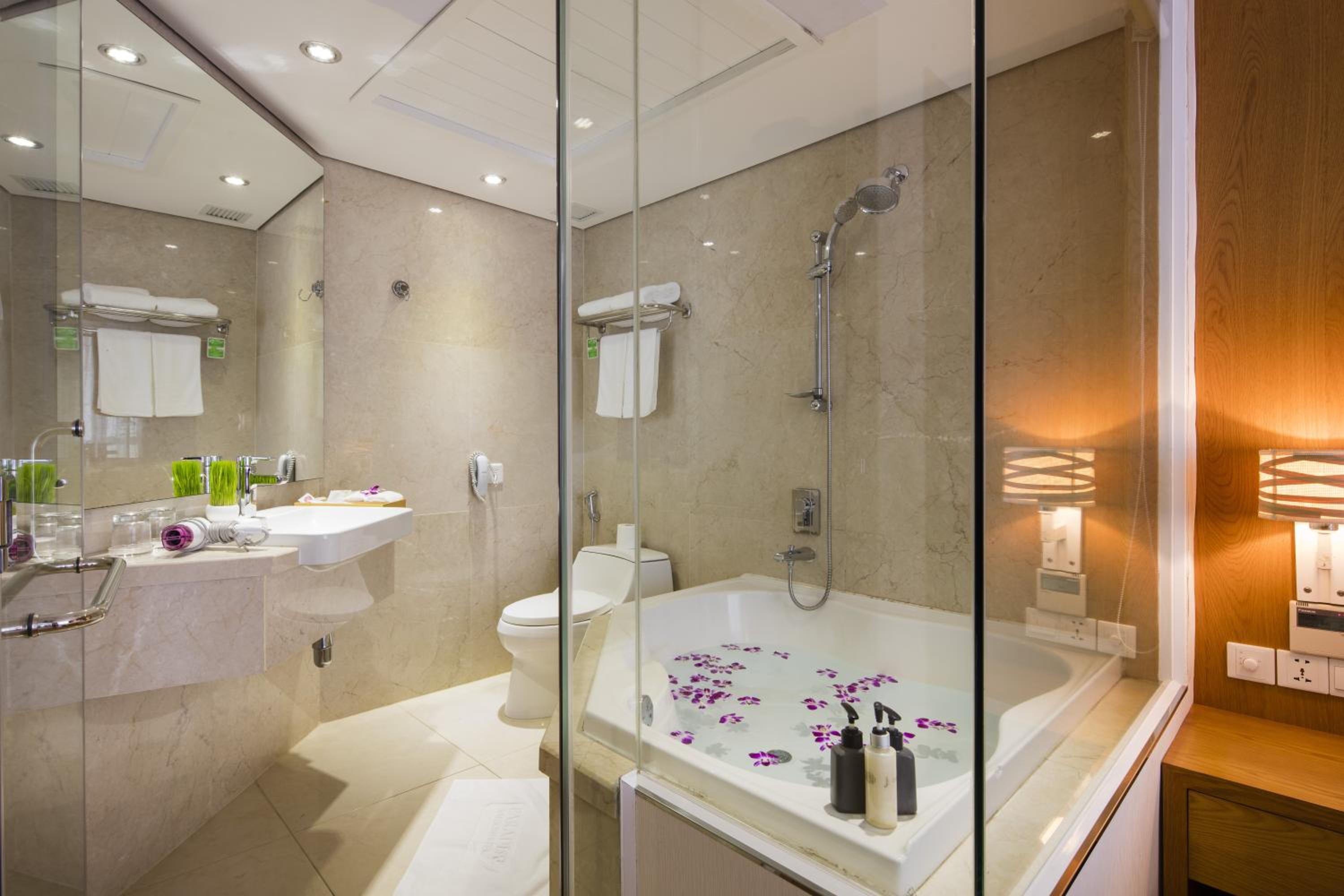 Premium Double Bathtub with Window