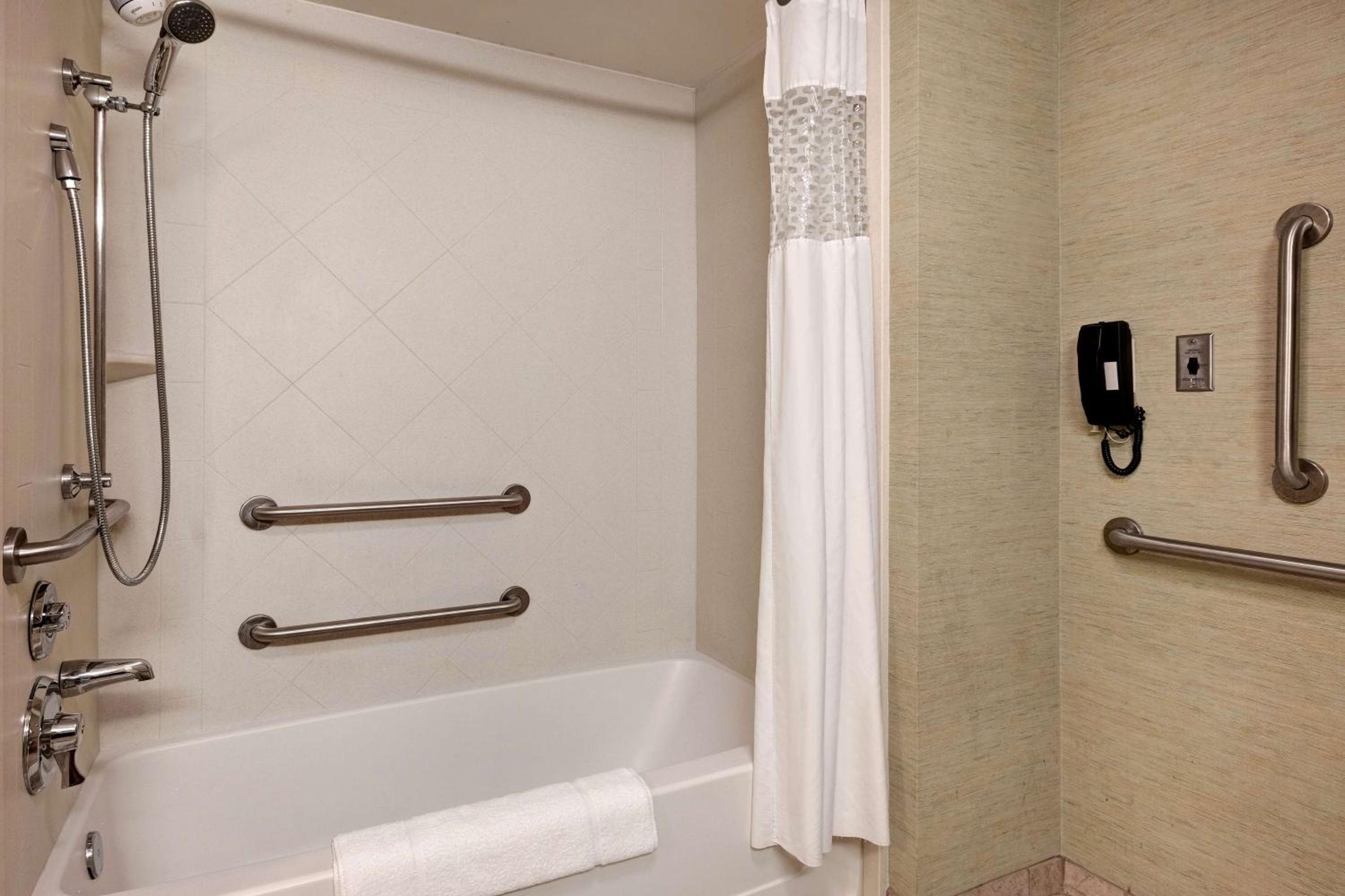 King Room with Accessible Tub - Mobility and Hearing Access/Non-Smoking