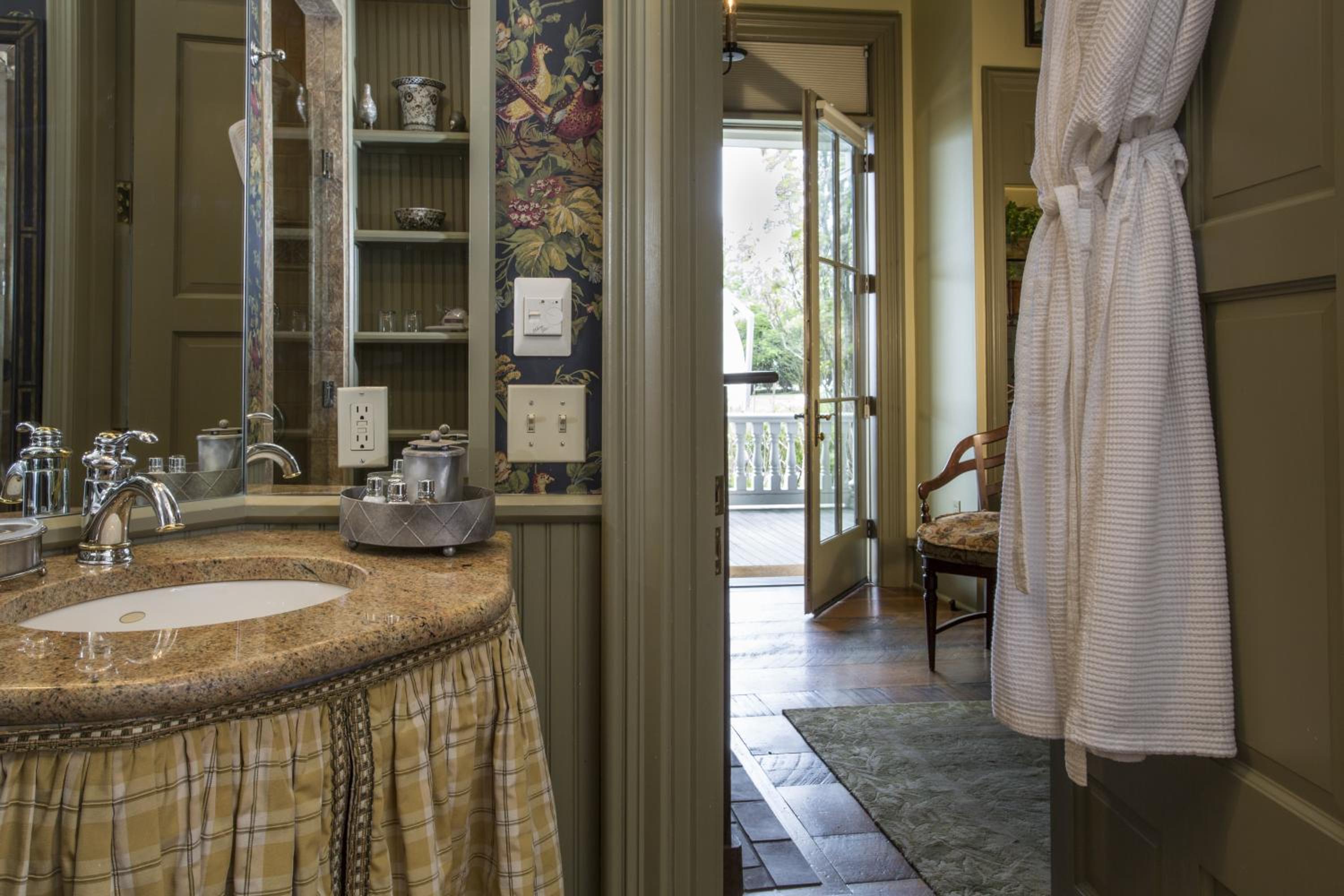 Colonial Queen Room with Terrace and Ocean View
