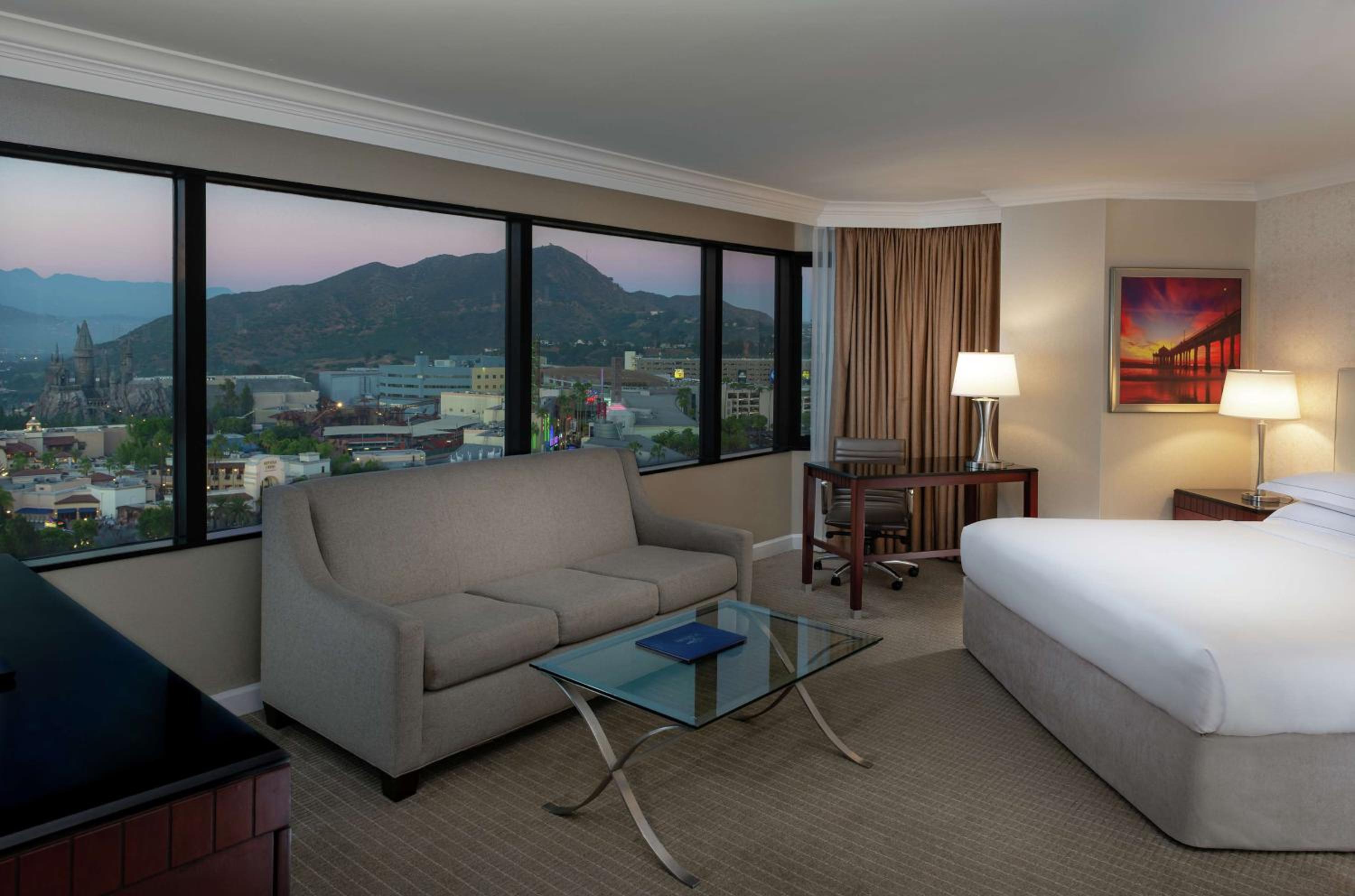 Executive King Room with Sofa Bed - Non-Smoking