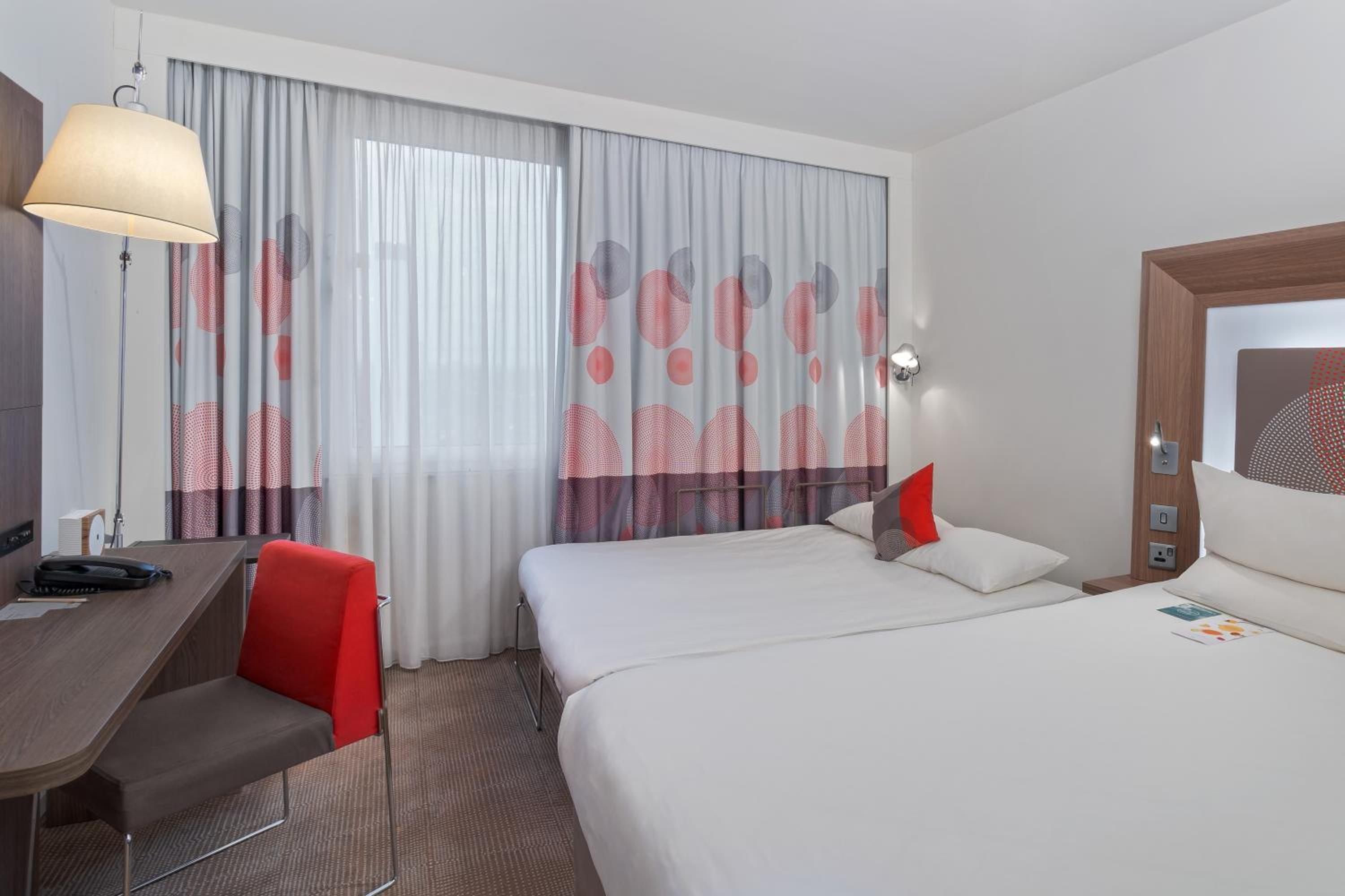 Standard Room with 1 Queen size bed + convertible sofa