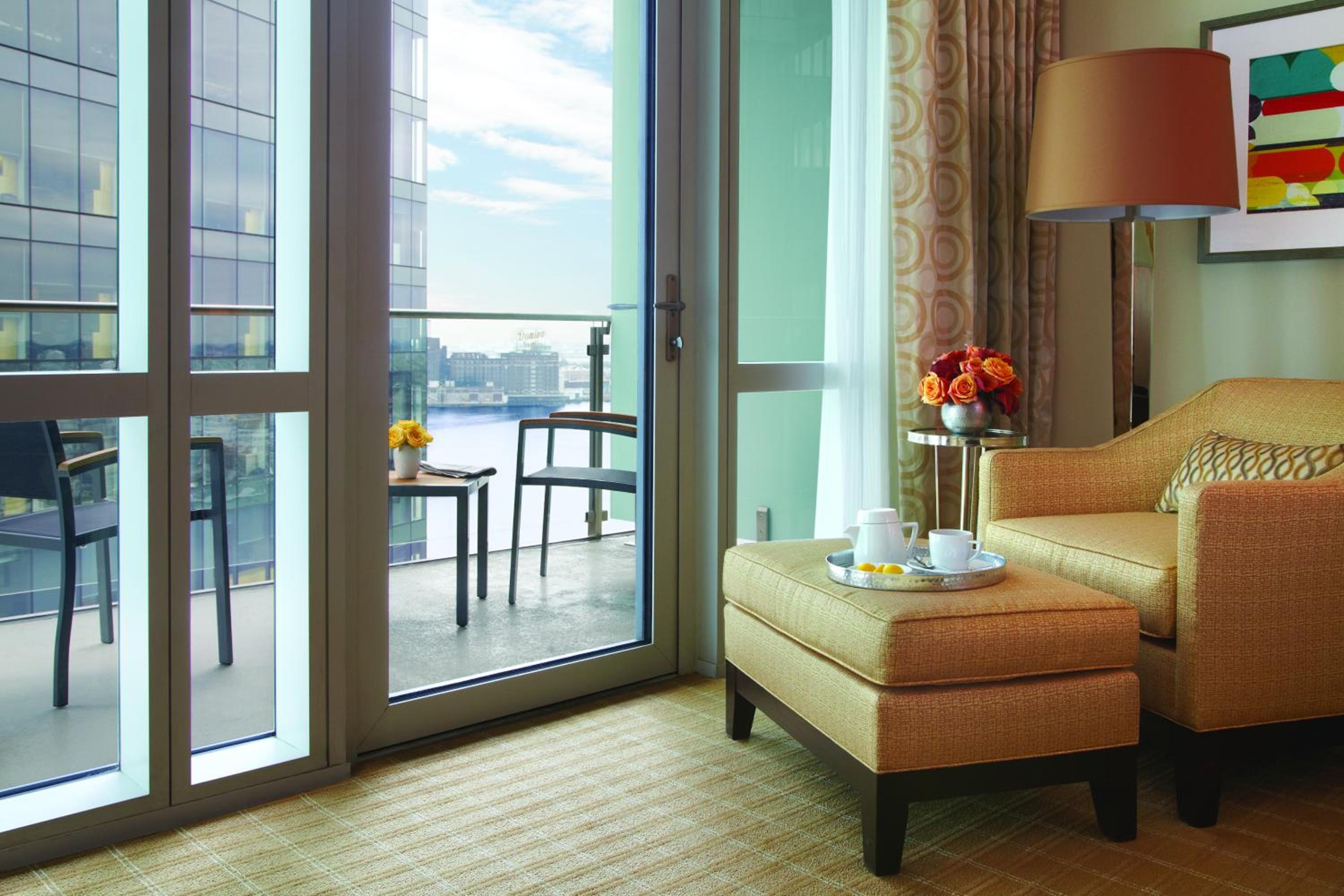 King Room with Balcony and City View 