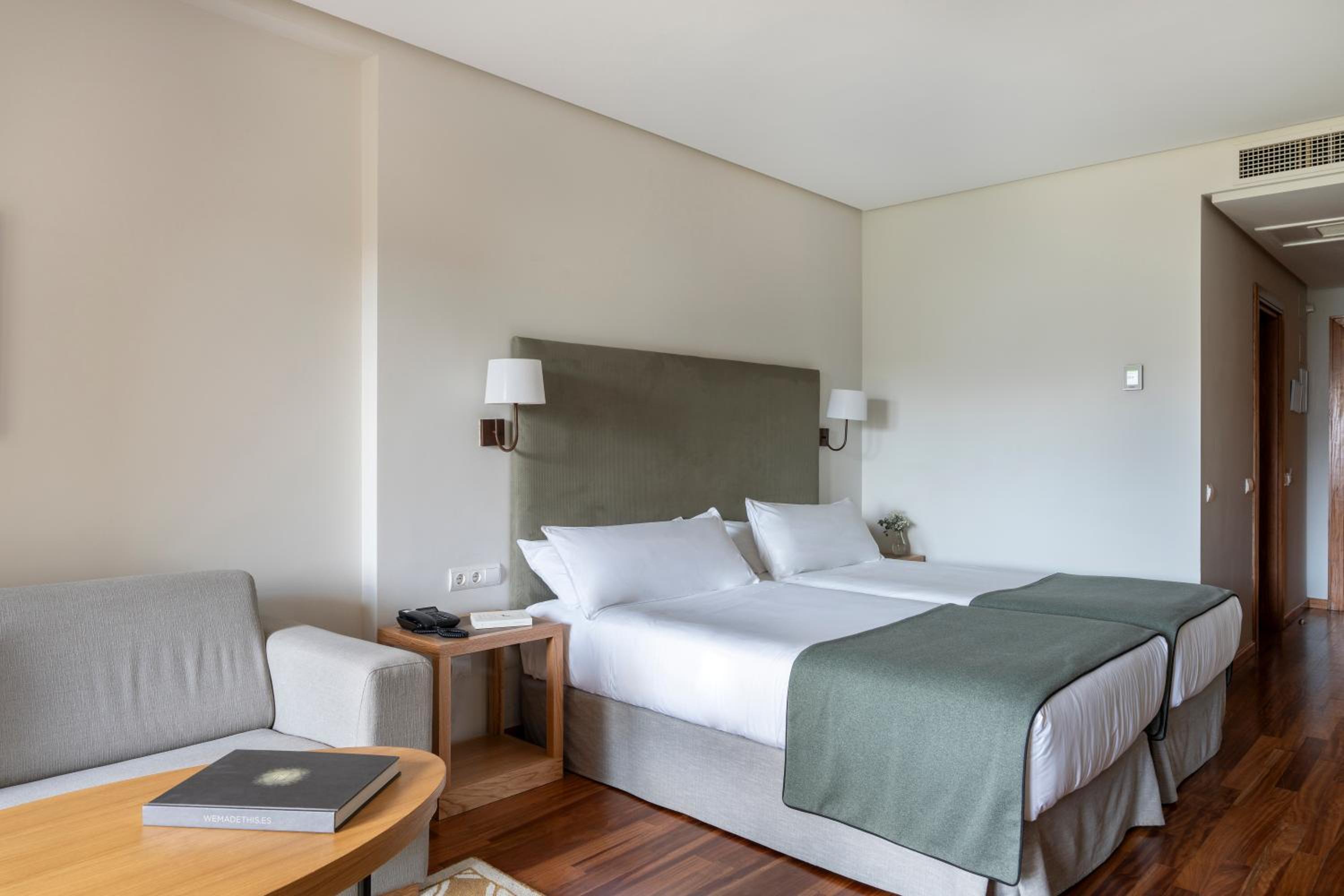 Double Standar Room (2 Adults + 1 Child)