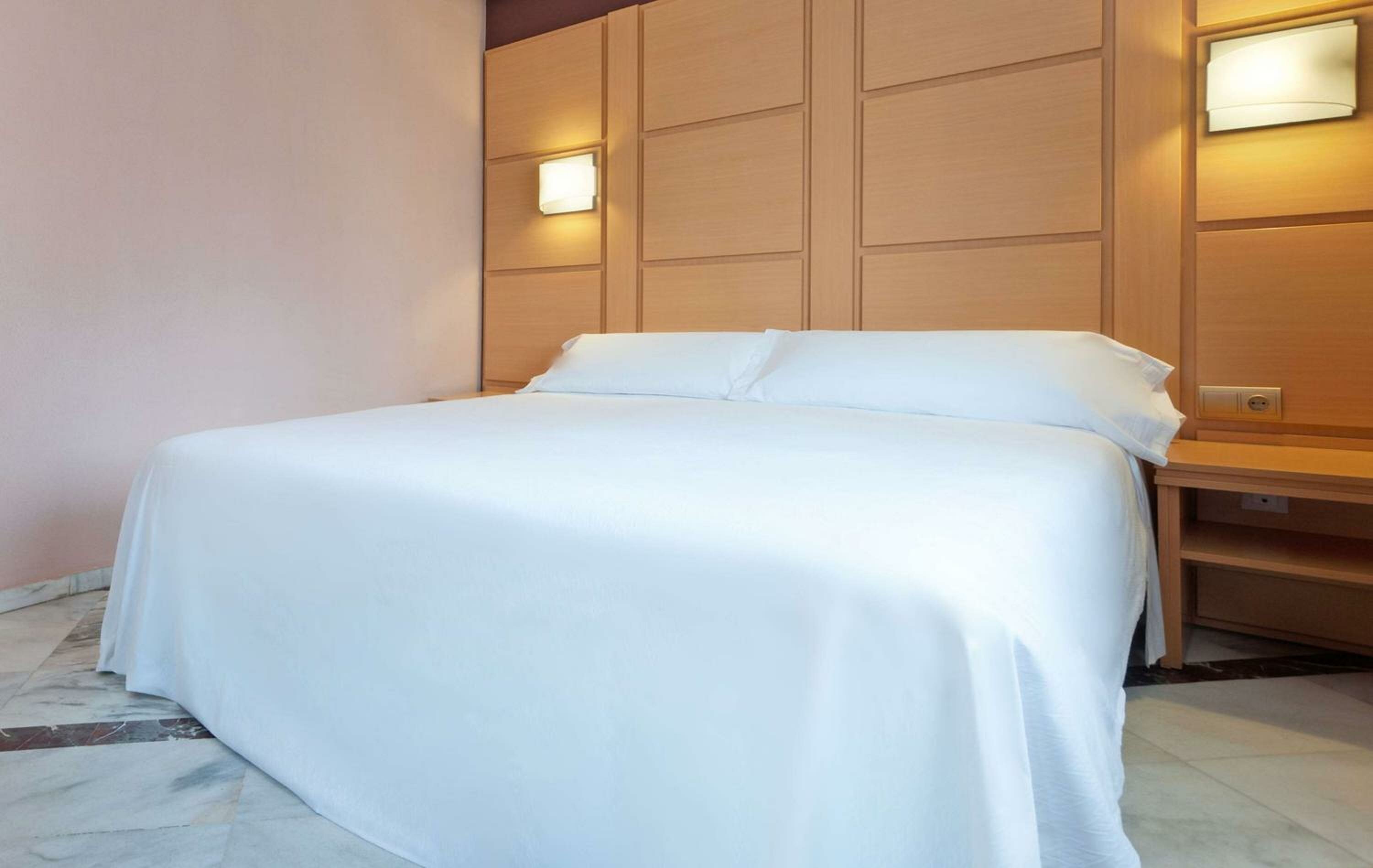 Superior Double Room with Queen Bed