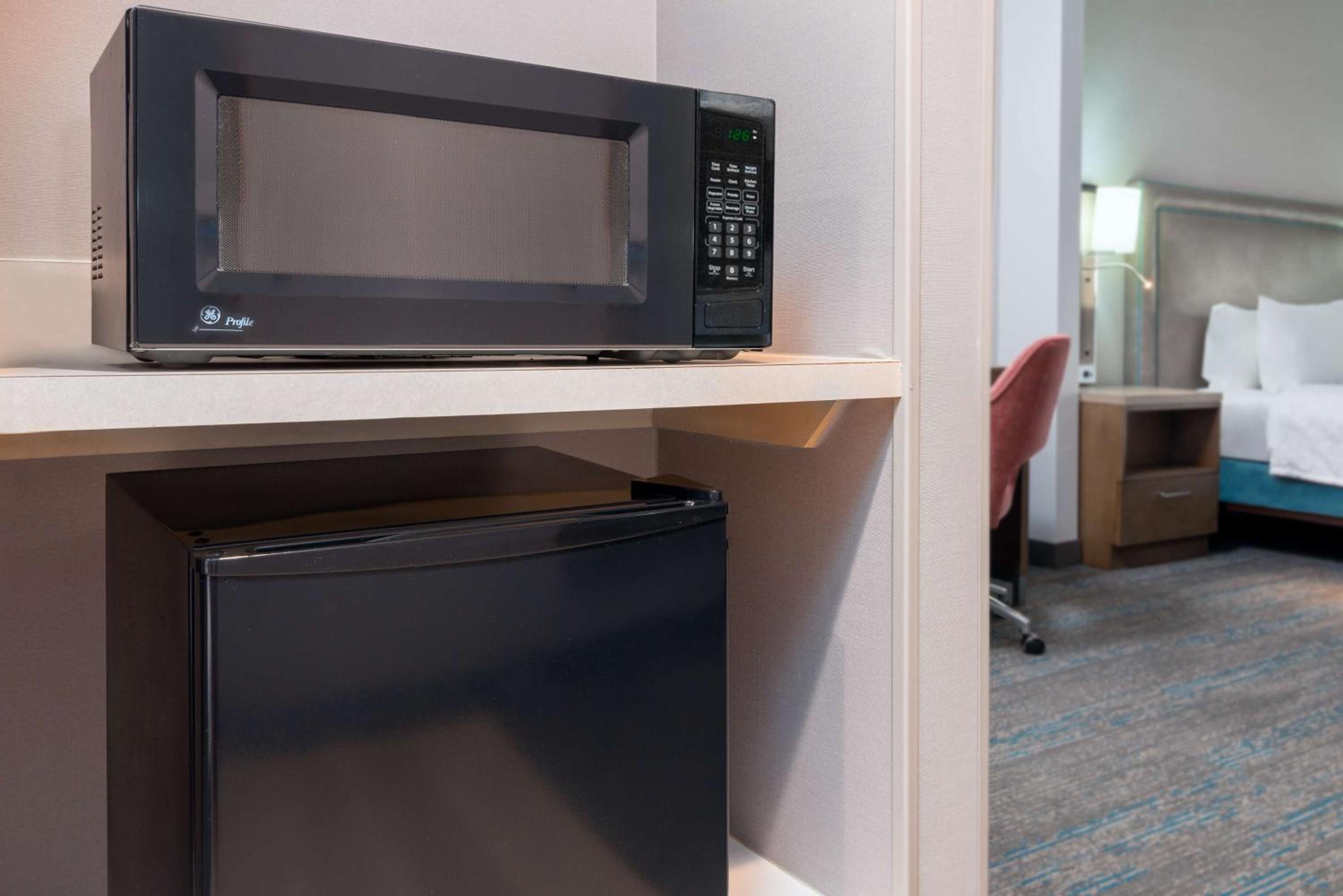 King Room with Roll-In Shower - Mobility and Hearing Access/Non-Smoking