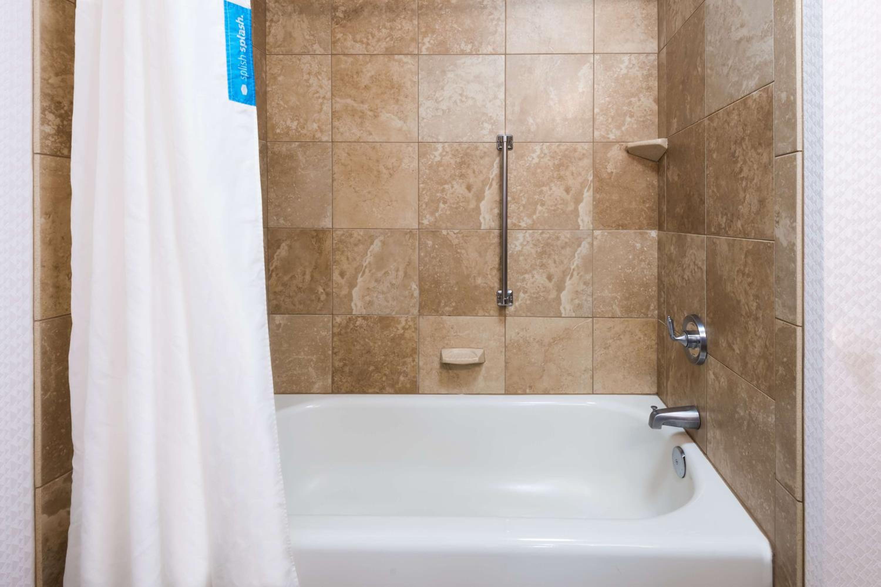 King Room with King Bed - Non-Smoking