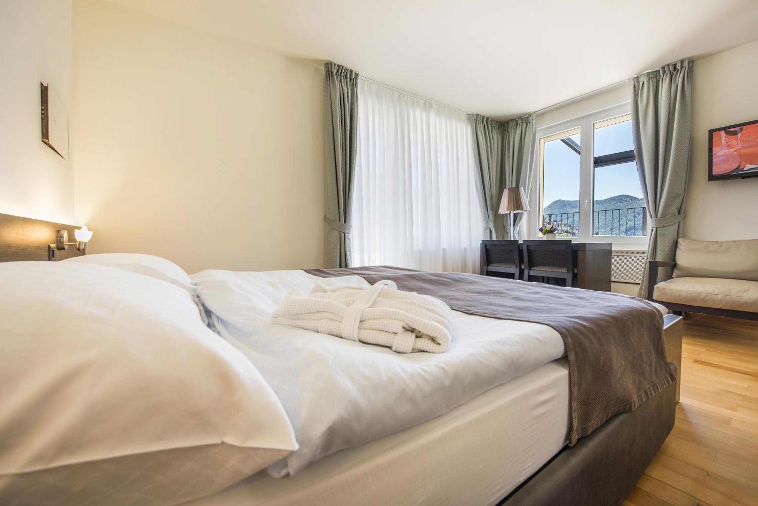 Two-Bedroom Suite with Lake View and Terrace