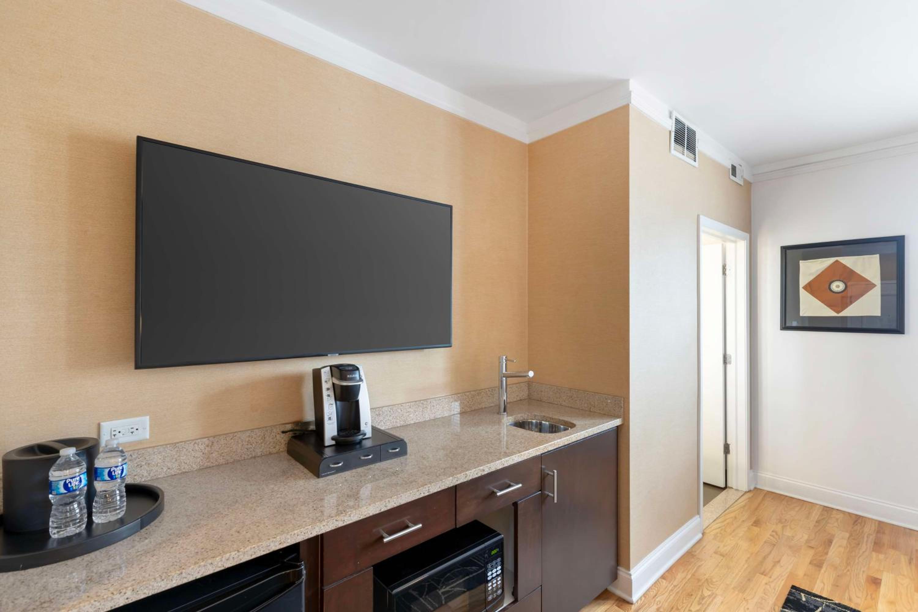 King Room with Street View - Non-Smoking