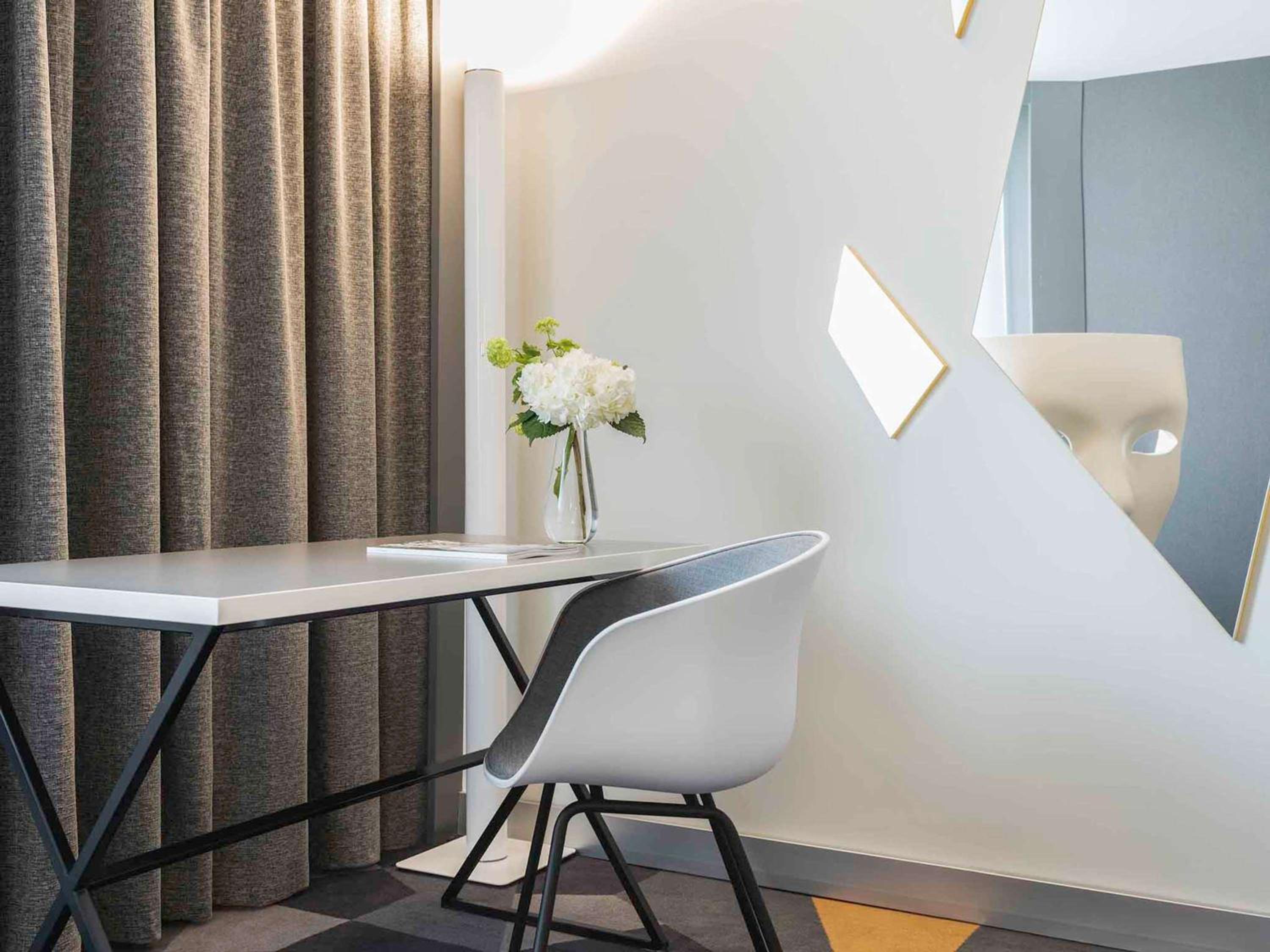 Superior Room with Queen Bed