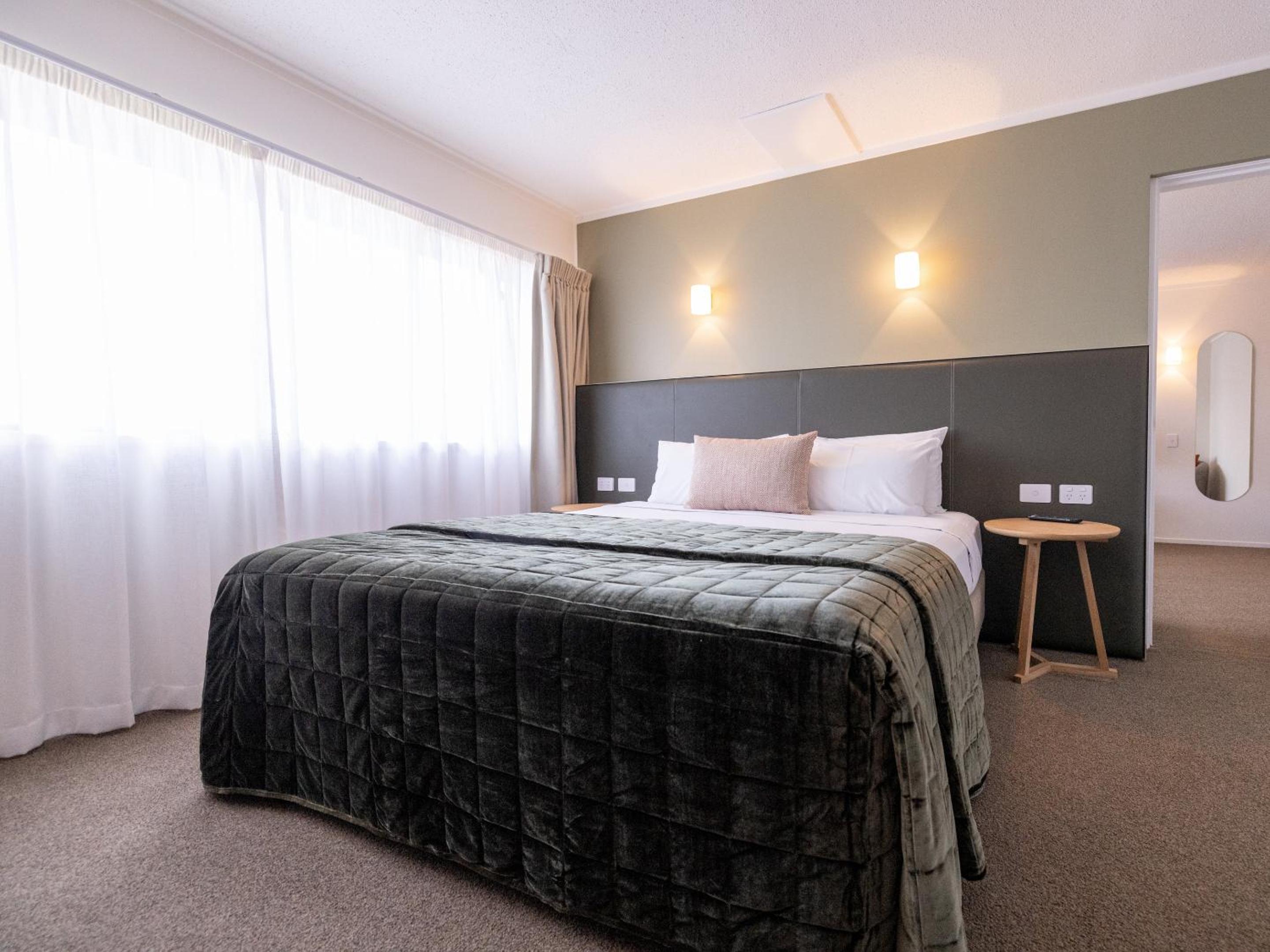 Superior King with Lounge