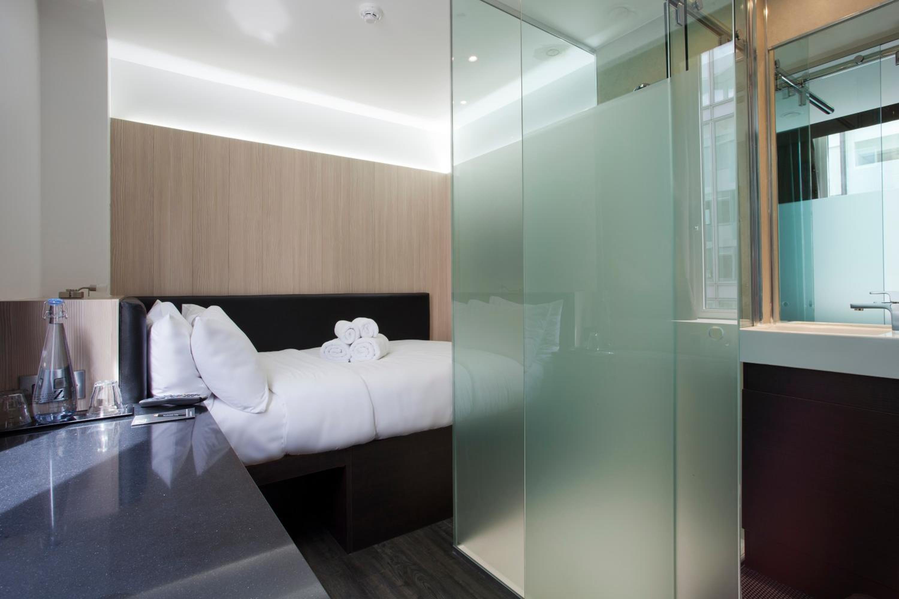Queen Room without Window
