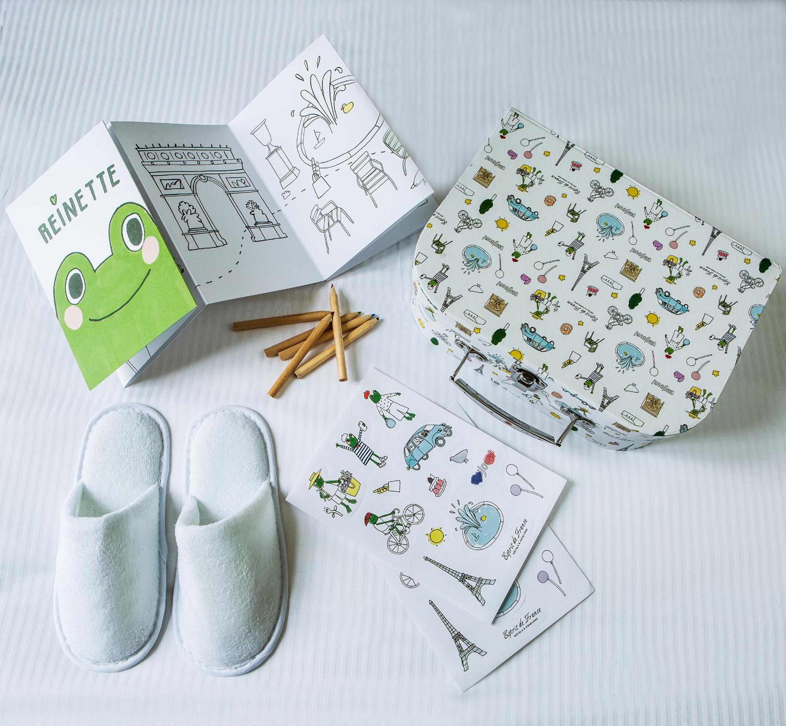 Two Connecting Rooms (3 people)